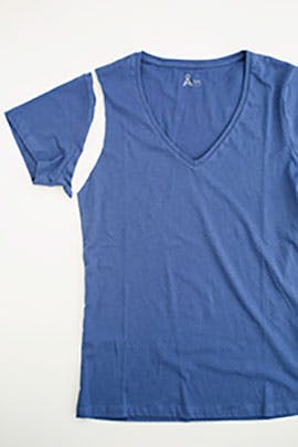 Haandarbejde. Blå t-shirt til net