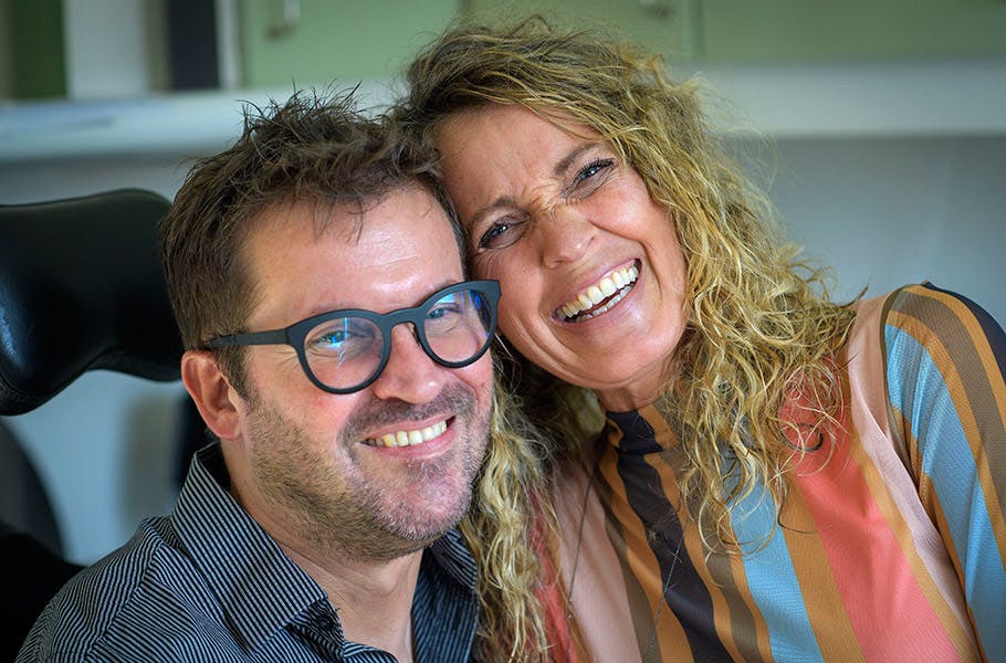 Begge er ramt af sklerose: Kærligheden slår sygdommen