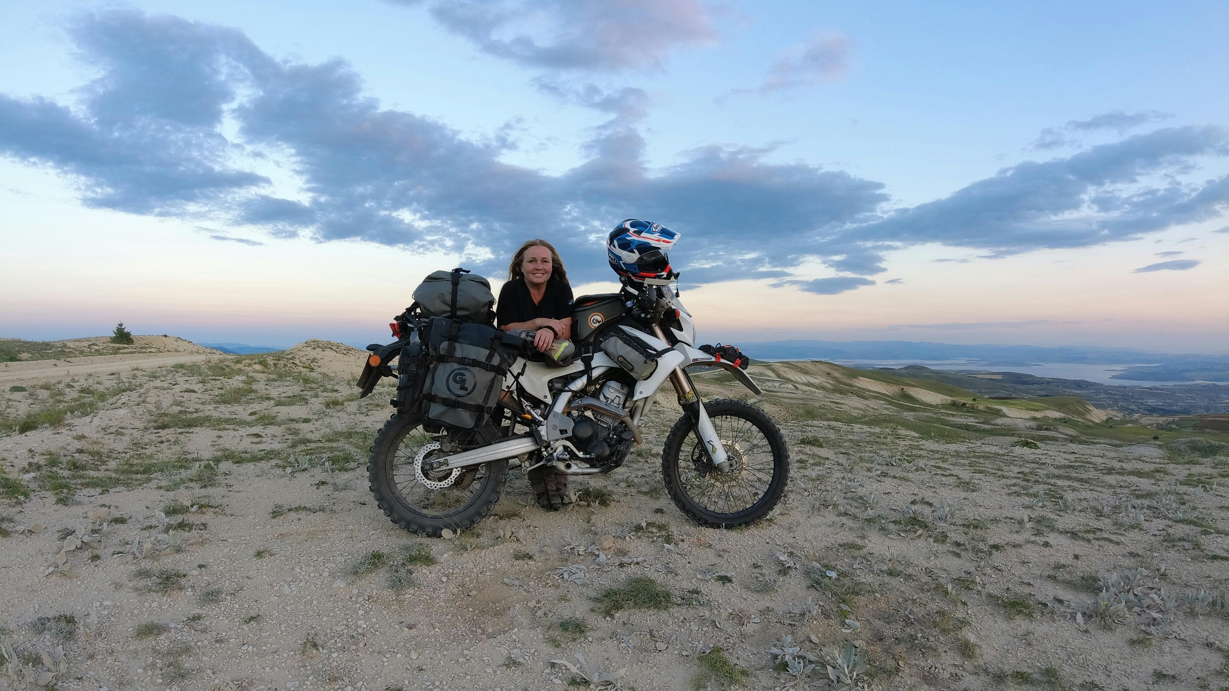 Henriette Thiim rejser verden rundt alene på motorcykel. 