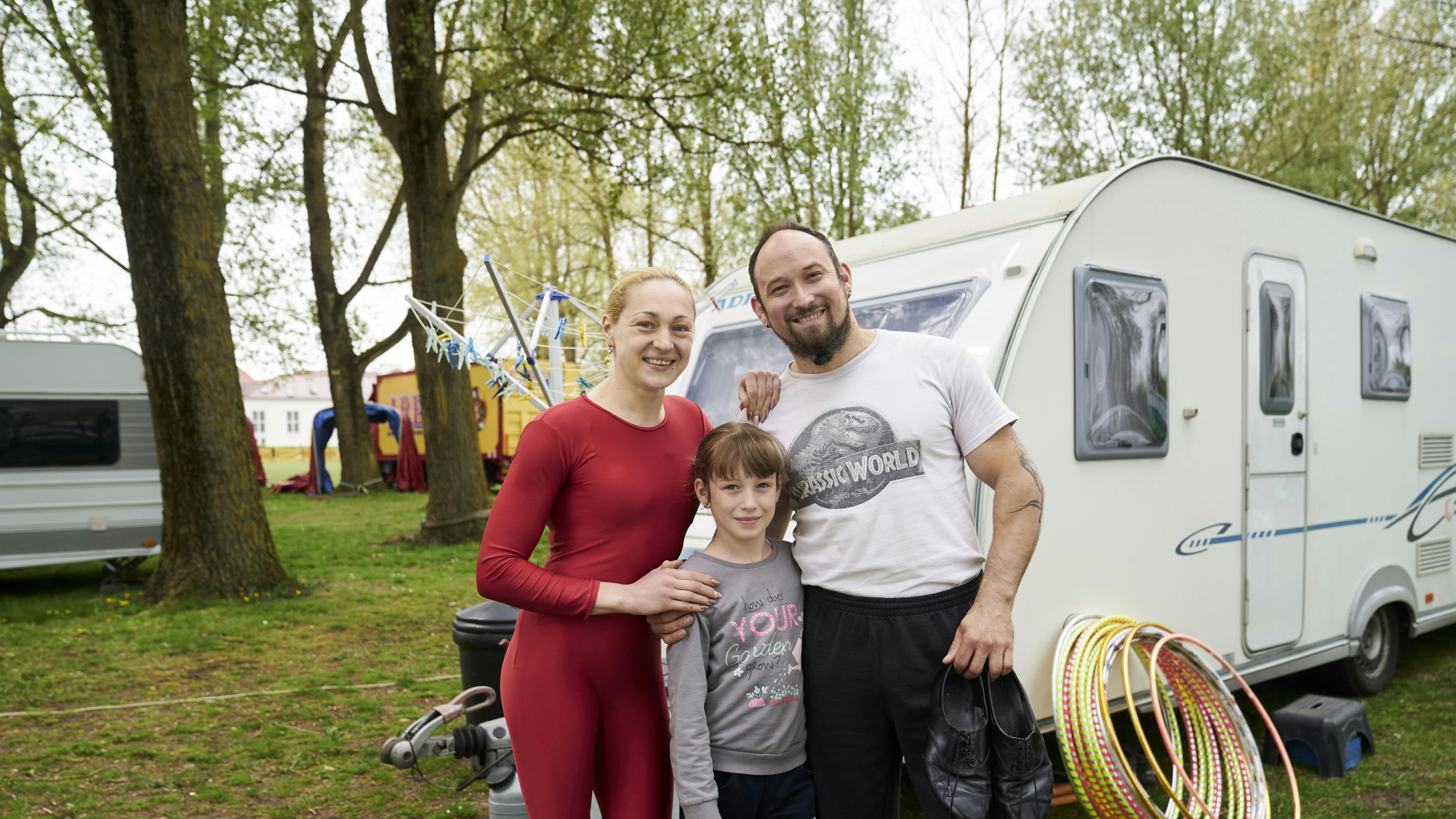 Cirkusartisterne Leo og Vita Costache fra Cirkus Arena med datteren Anastasia