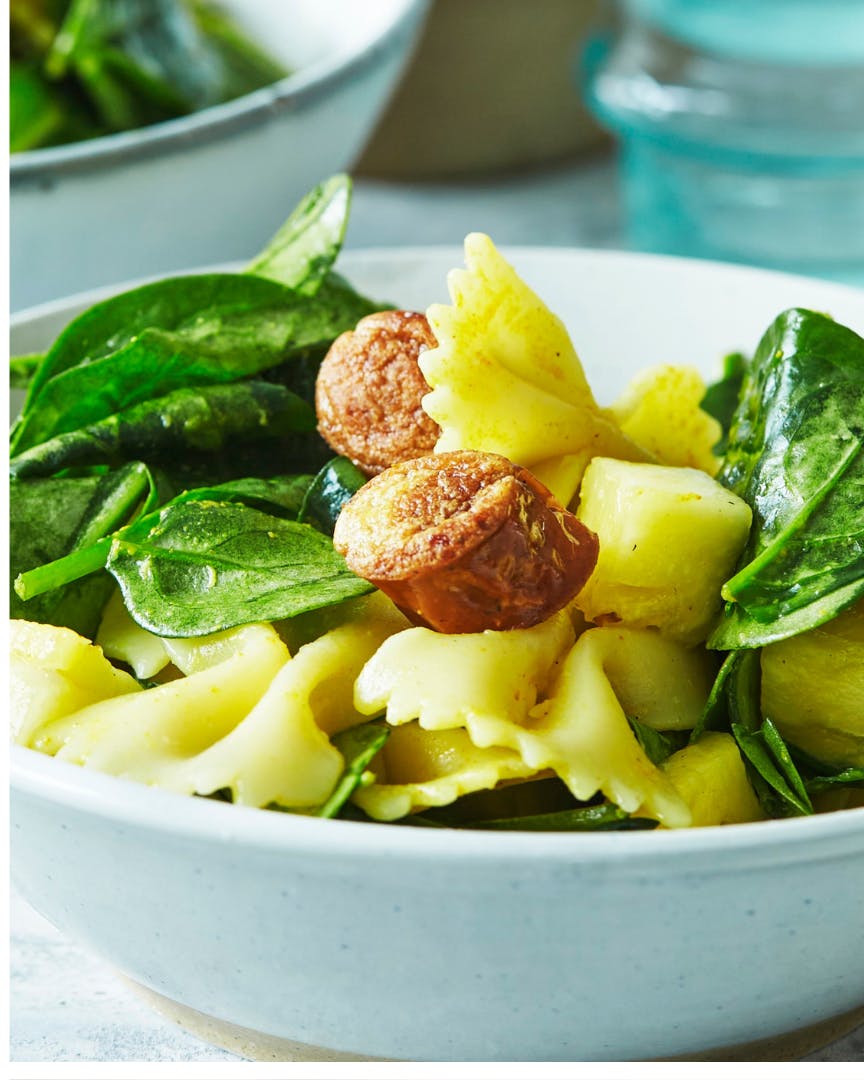 Pasta med spinat og kyllingepølser