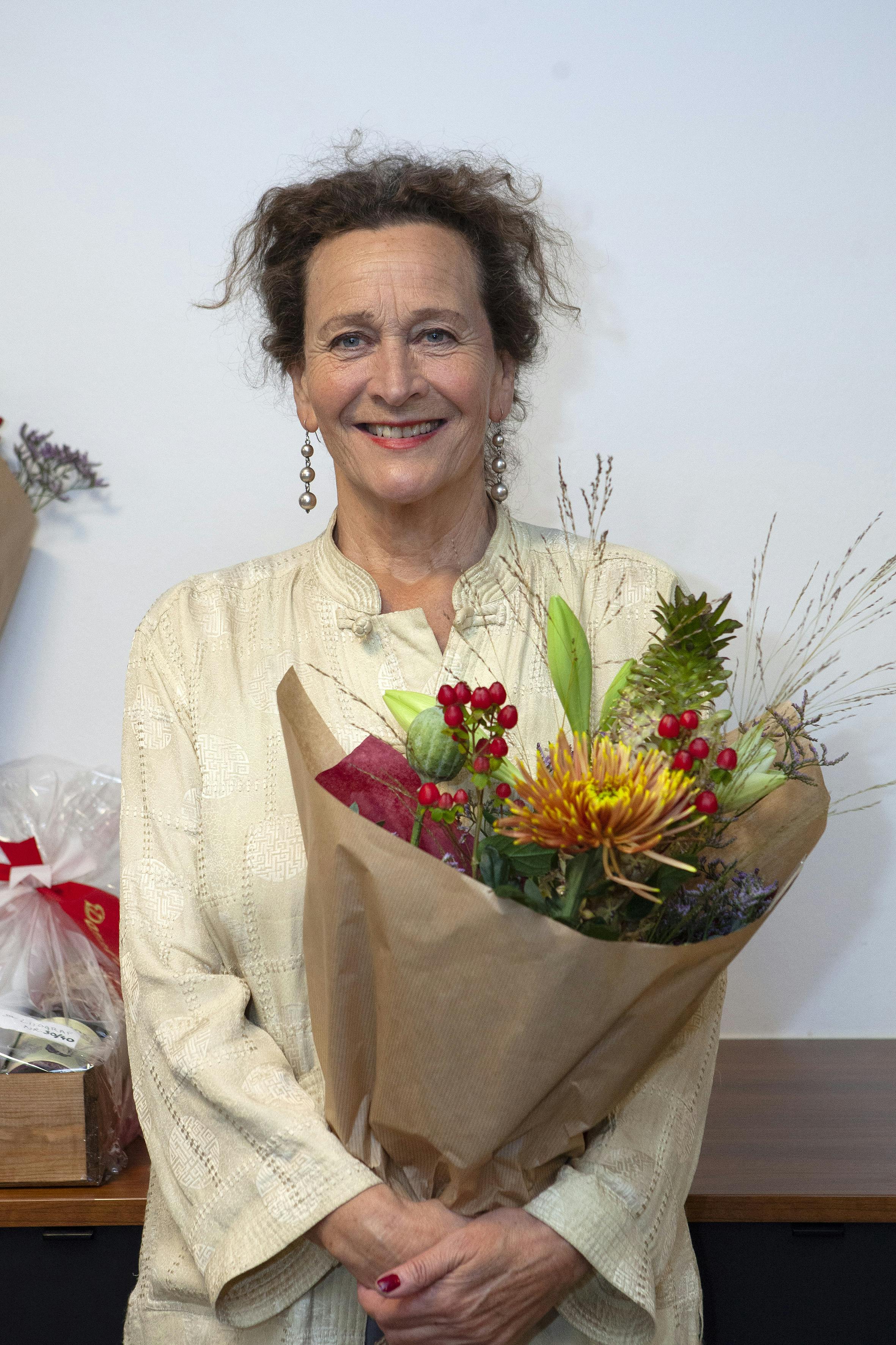 Ulla Henningsen blev hyldet på scenen i søndags i anledning af sit 50-års jubilæum.