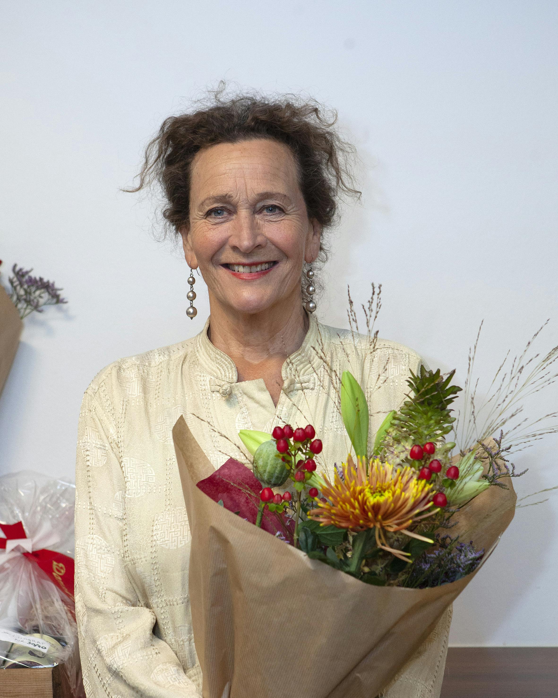 Ulla Henningsen blev hyldet på scenen i søndags i anledning af sit 50-års jubilæum.