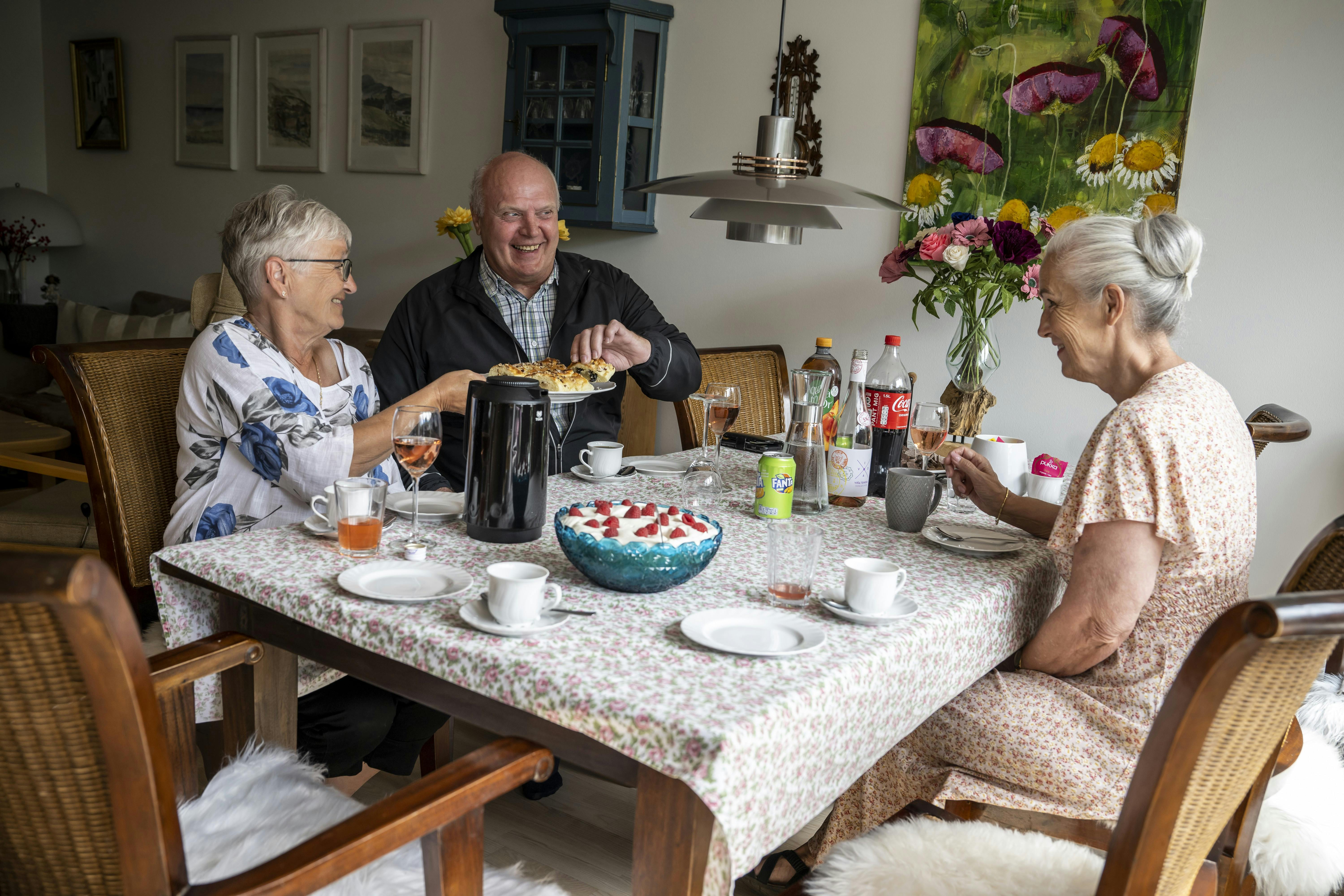 Elsebeth med to af sine venner