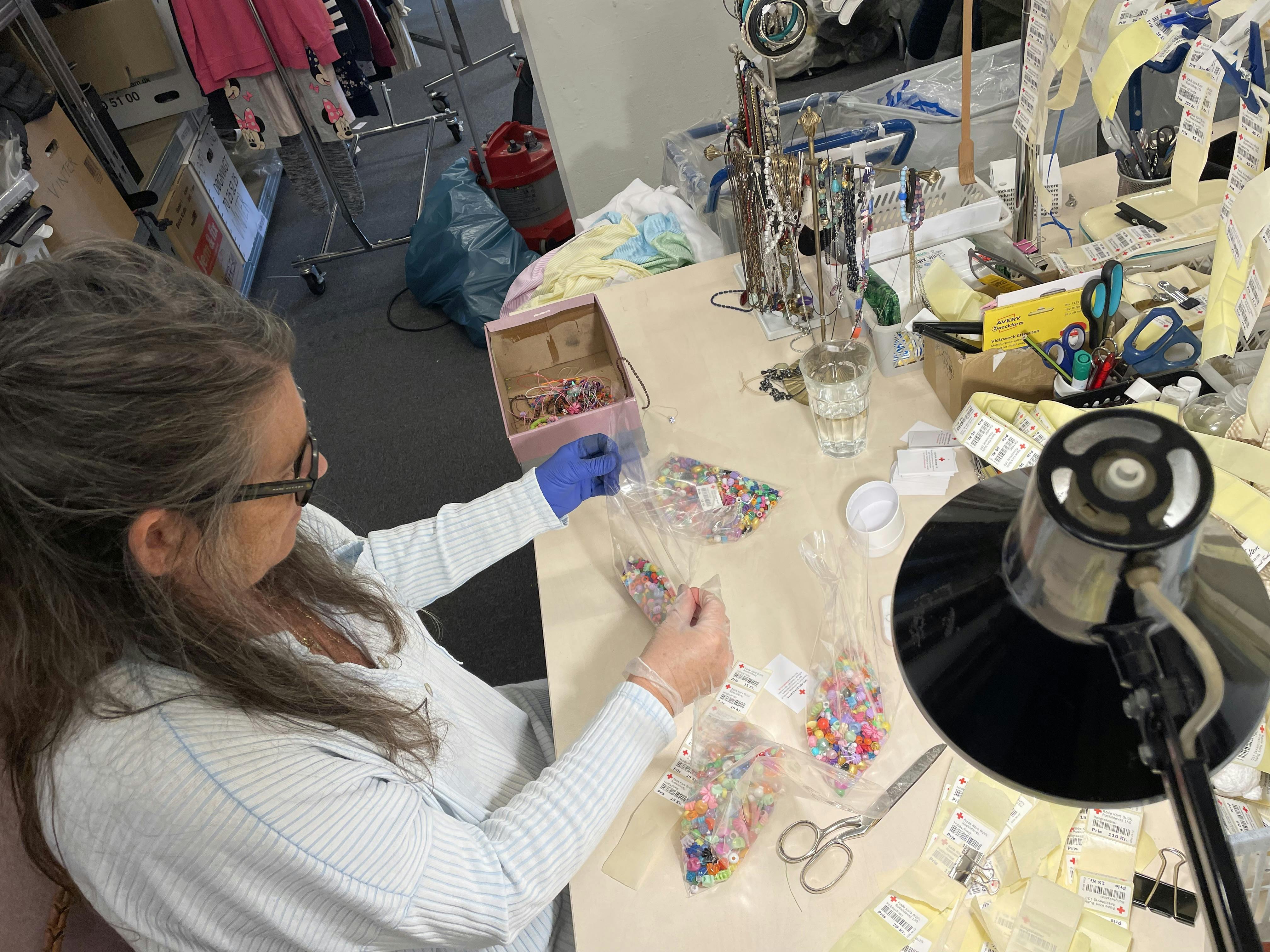 Bethina er frivillig i Røde Kors