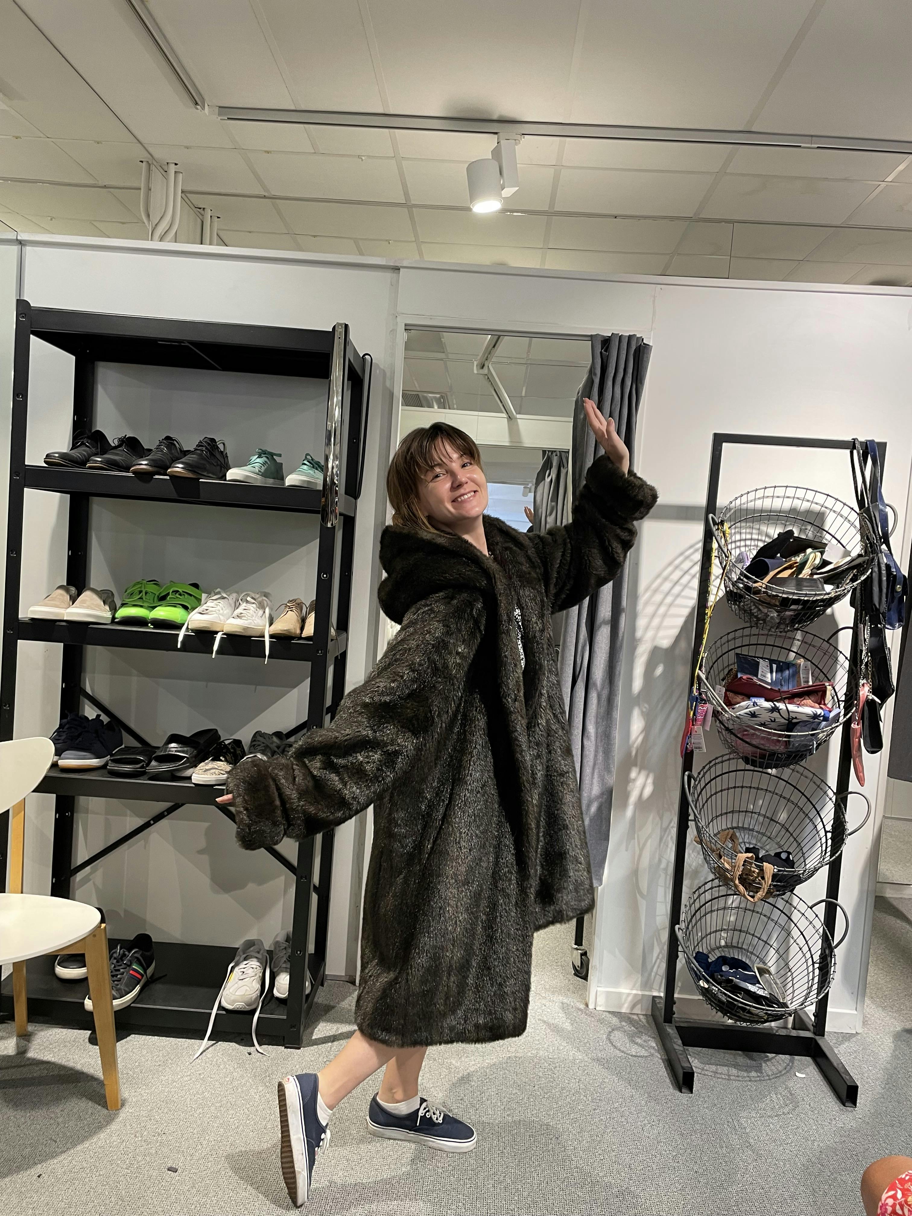 Karna Bunk-Jensen i Røde Kors genbrugsbutik