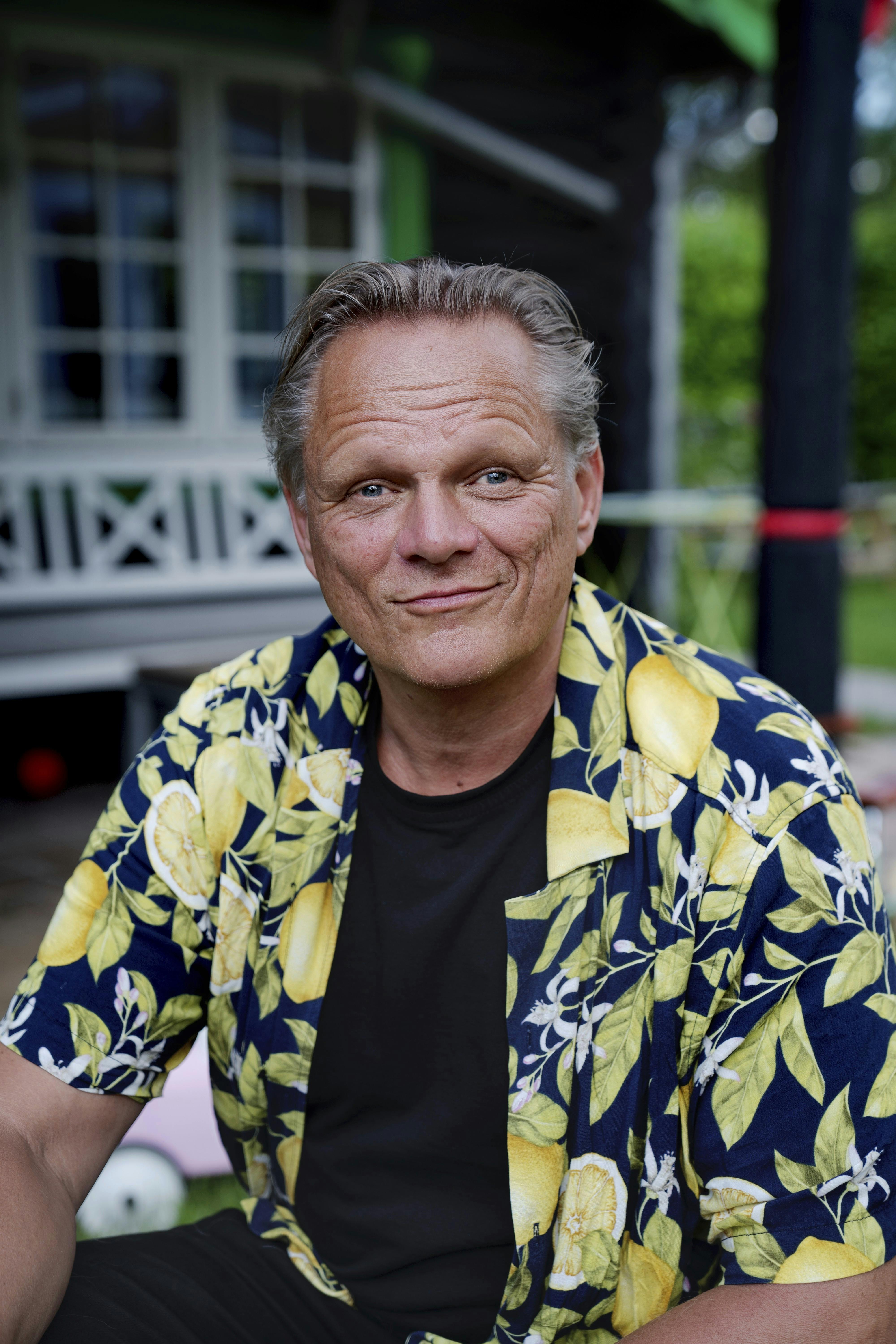 Mange kunstnere bruger børne-tv som et springbræt til en karriere med mere ”voksen” underholdning, men det behov har Sigurd Barret ikke.