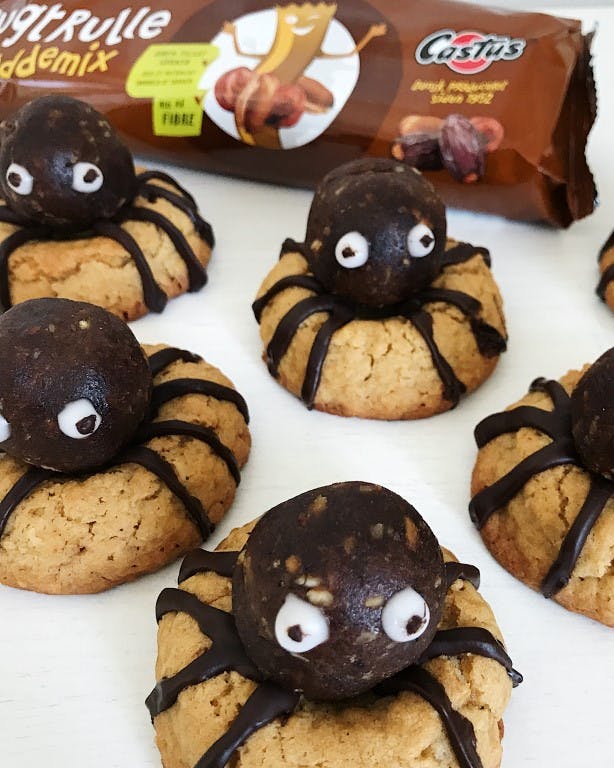 Cookies med edderkopper til halloween