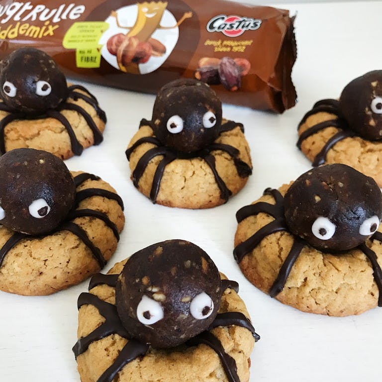 Cookies med edderkopper til halloween
