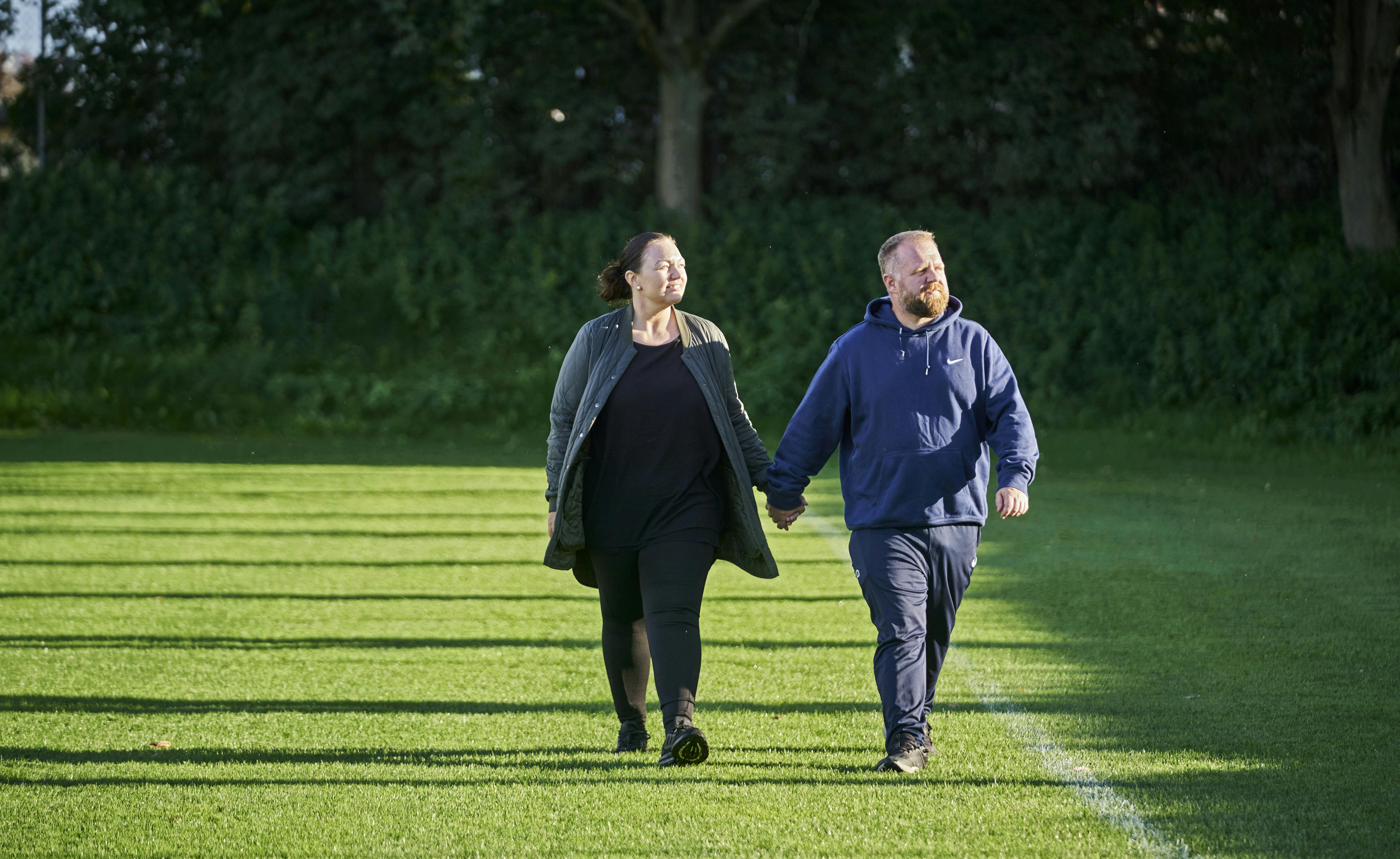 Hiv-smittede Kicki Hyllen Mikkelsen og hendes mand, Kevin Bernhard Pedersen, går tur både for motionens og sundhedens skyld og fordi, de hygger sig sammen med det.