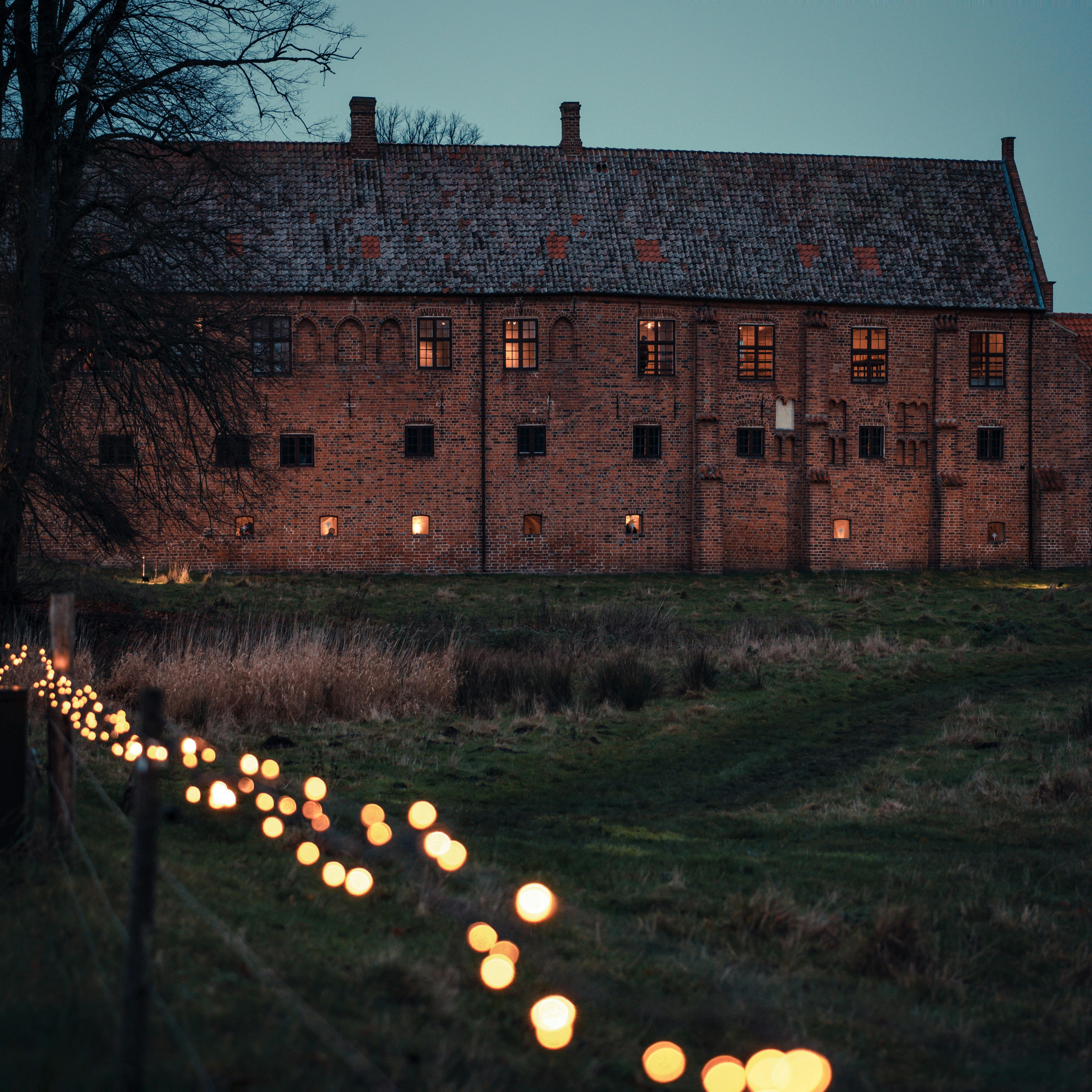 Esrum Kloster med julelys