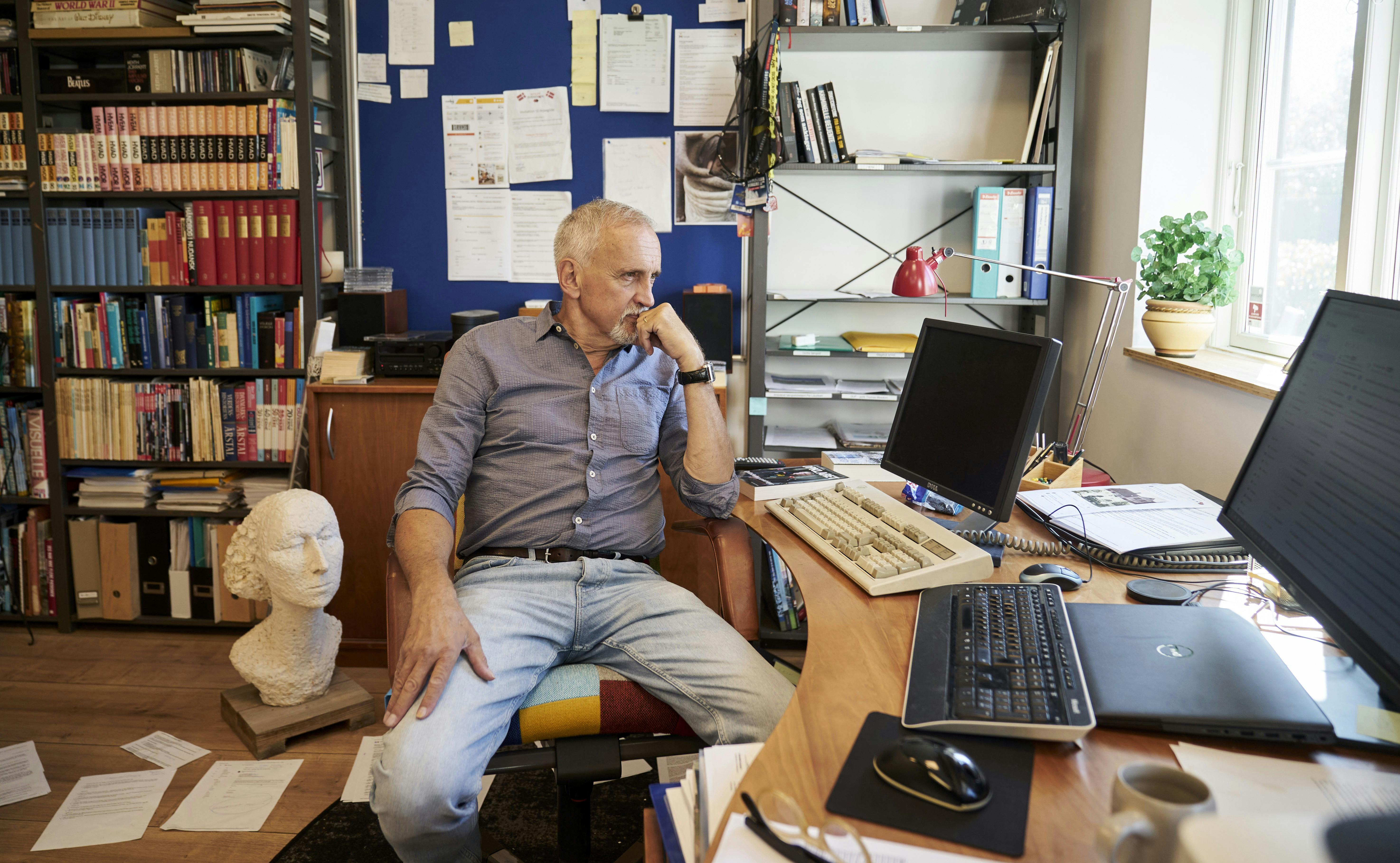 Ud over de danske filmatiseringer er bøgerne om Afdeling Q også ved at blive til en skotsk tv-serie på Netflix, hvilket Jussi er meget begejstret over.