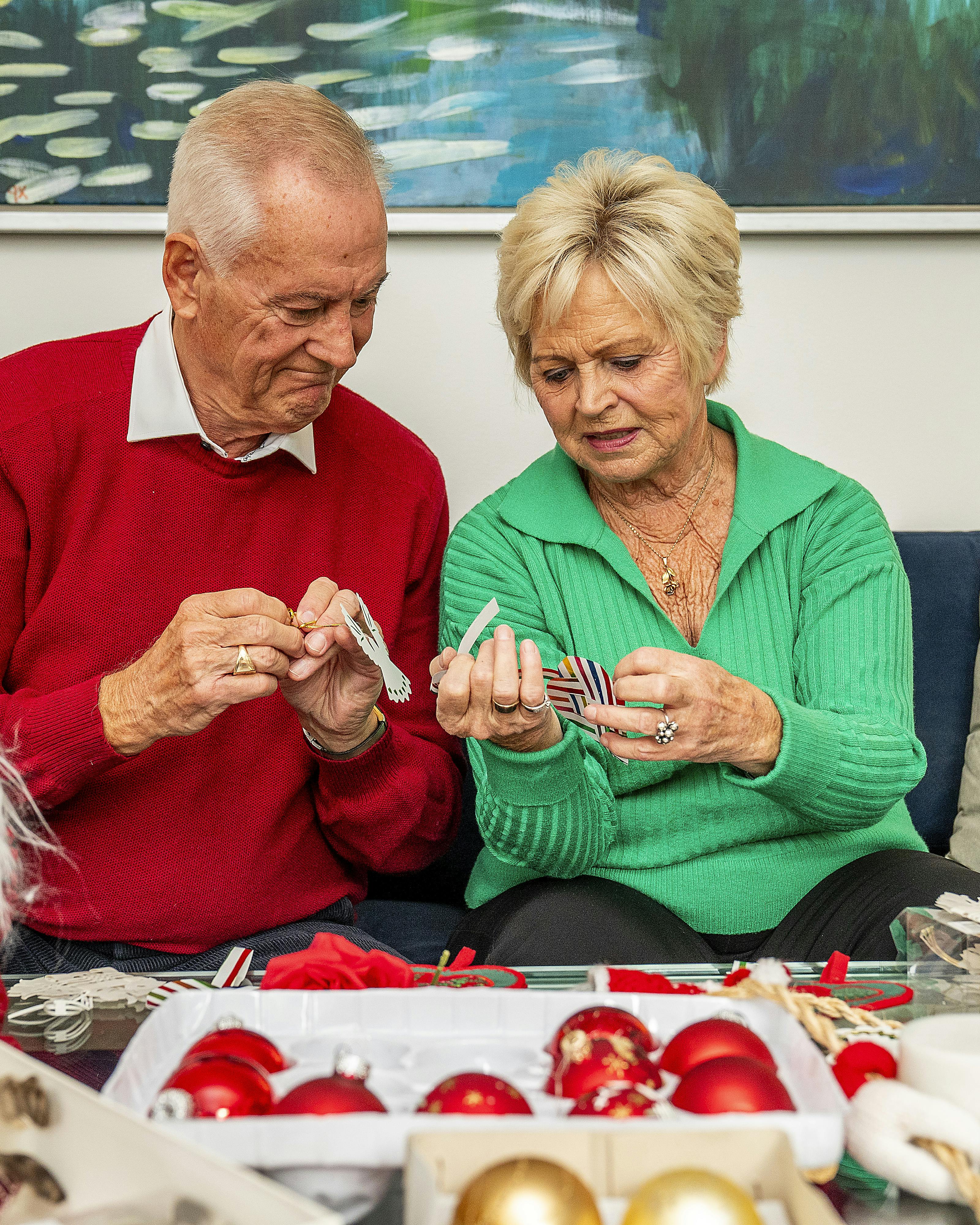 Keld og Hilda Heick, der er aktuelle med albummet "Kun til jul", har fundet julepynten frem.