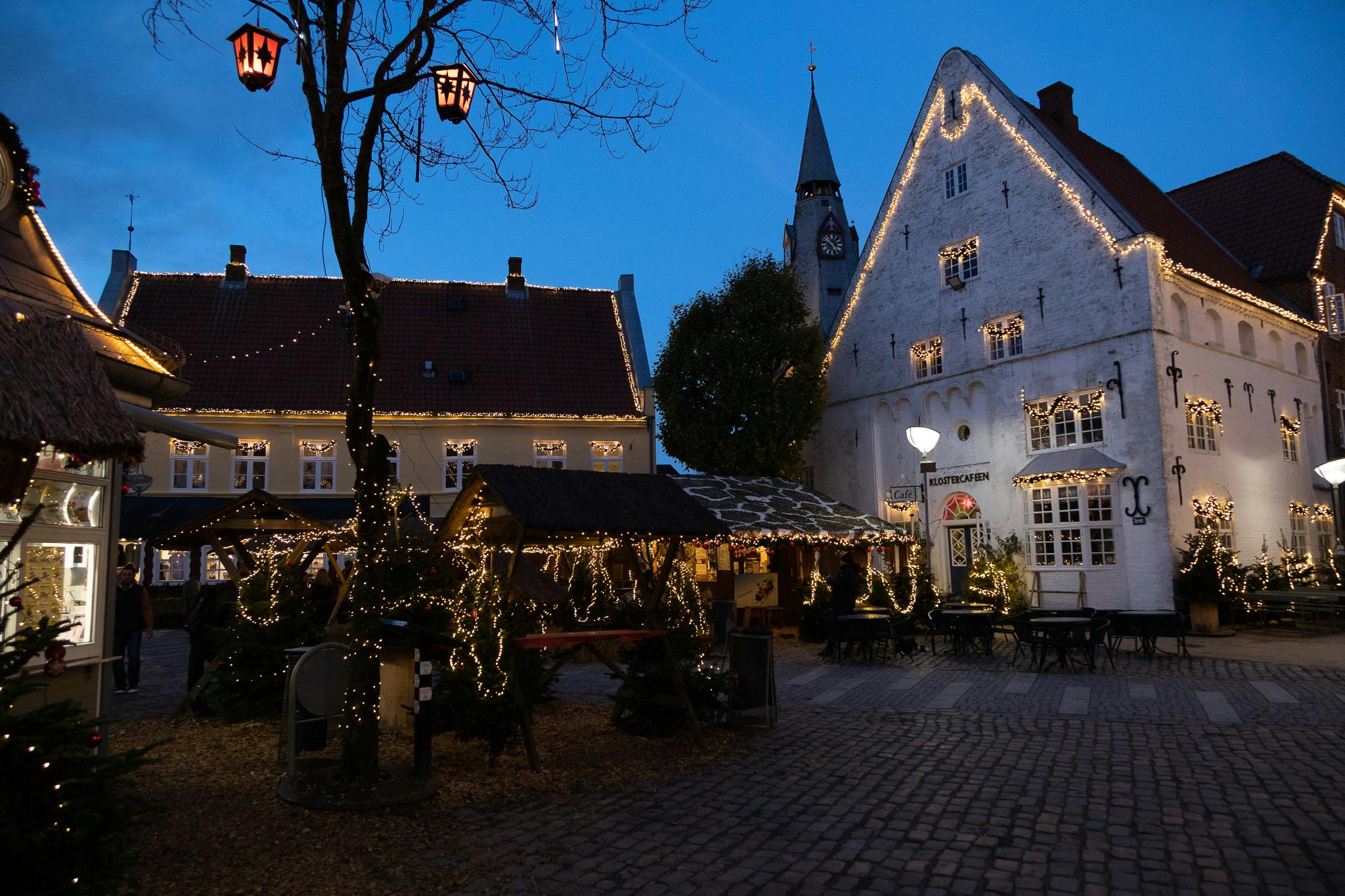 Julemarked i Tønder med julelys