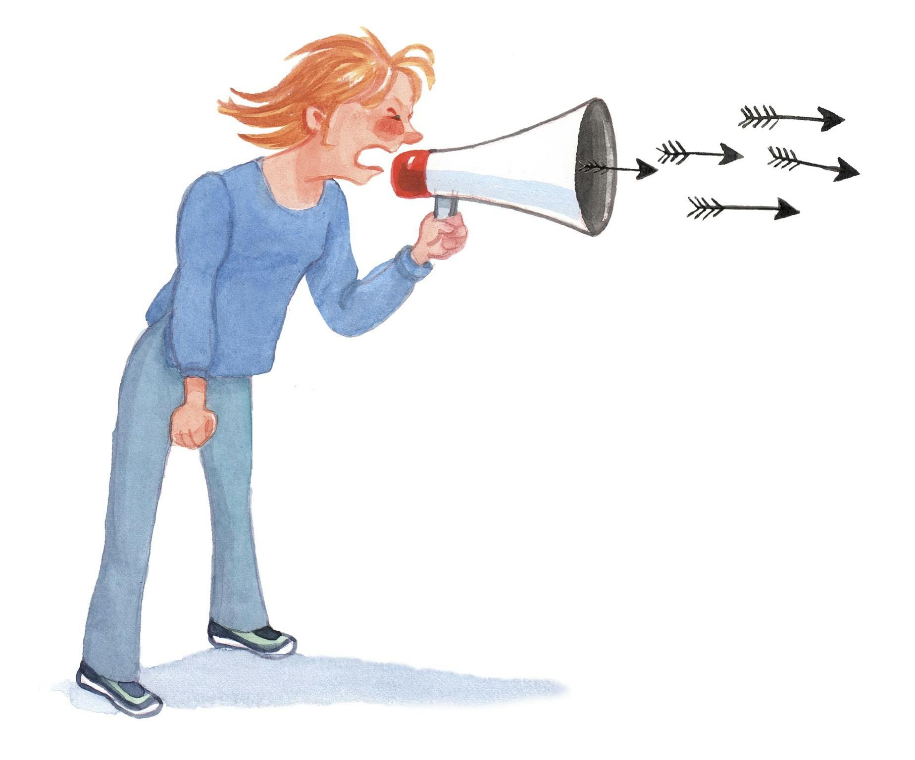 Pige råber ind i en mikrofon