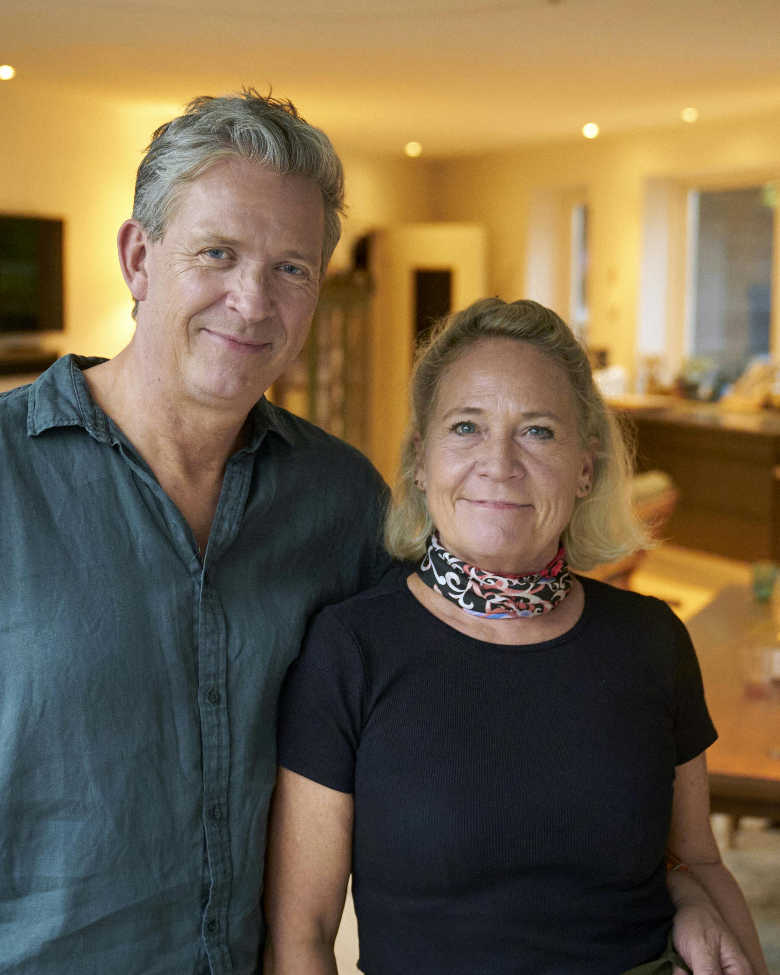 – 2. juledag er vores hjem altid ramme om en stor julefrokost. Vi bliver omkring 30 personer inklusive et par gamle venner, der nærmest hører til familien, fortæller ægteparret og det nybagte forfatterpar Anders og Marina Blichfeldt.