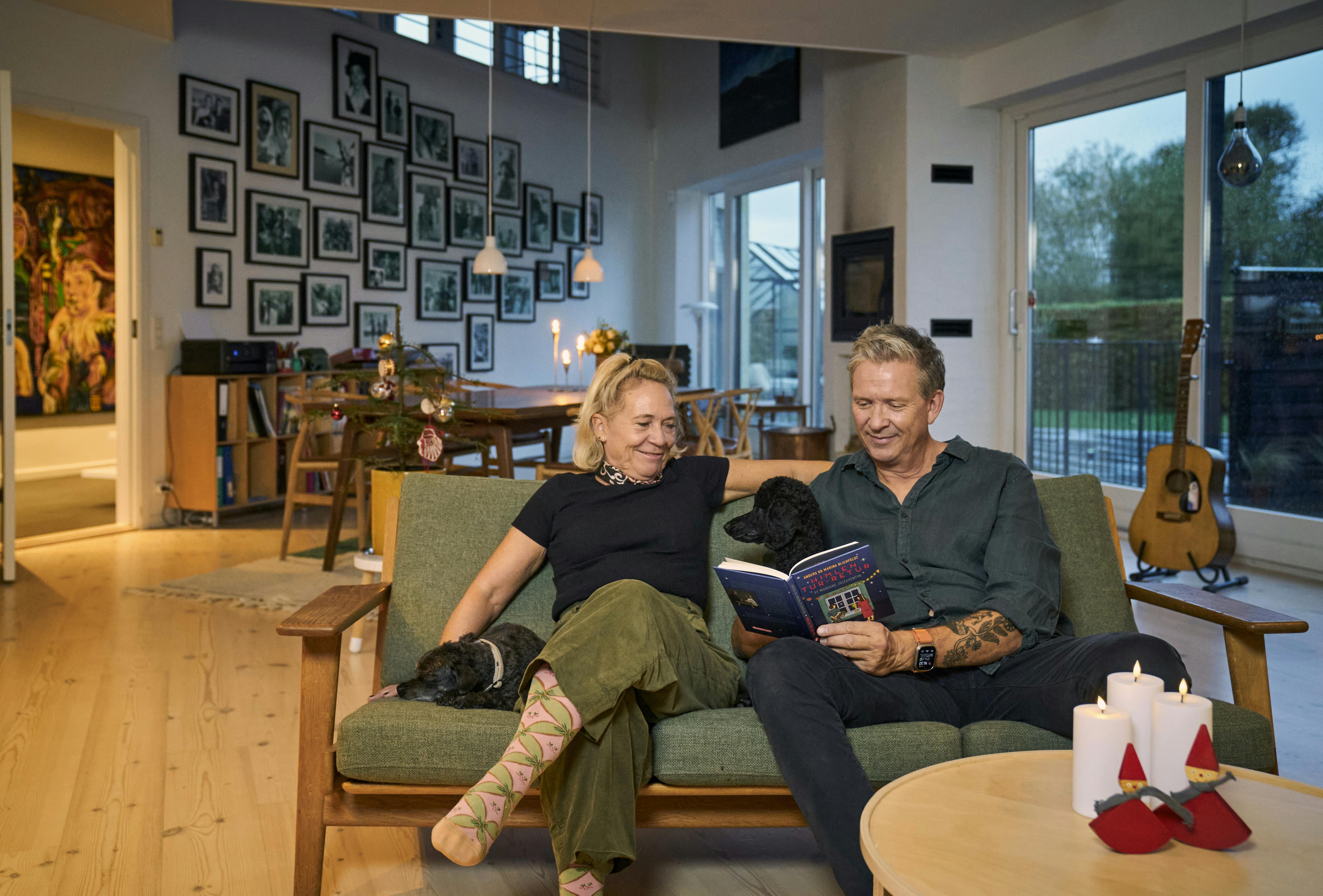 Det er en ny og uvant, men også dejlig følelse at sidde med sit første bogværk i hånden og genlæse en passage eller to, som Anders og Marina Blichfeldt gør her.