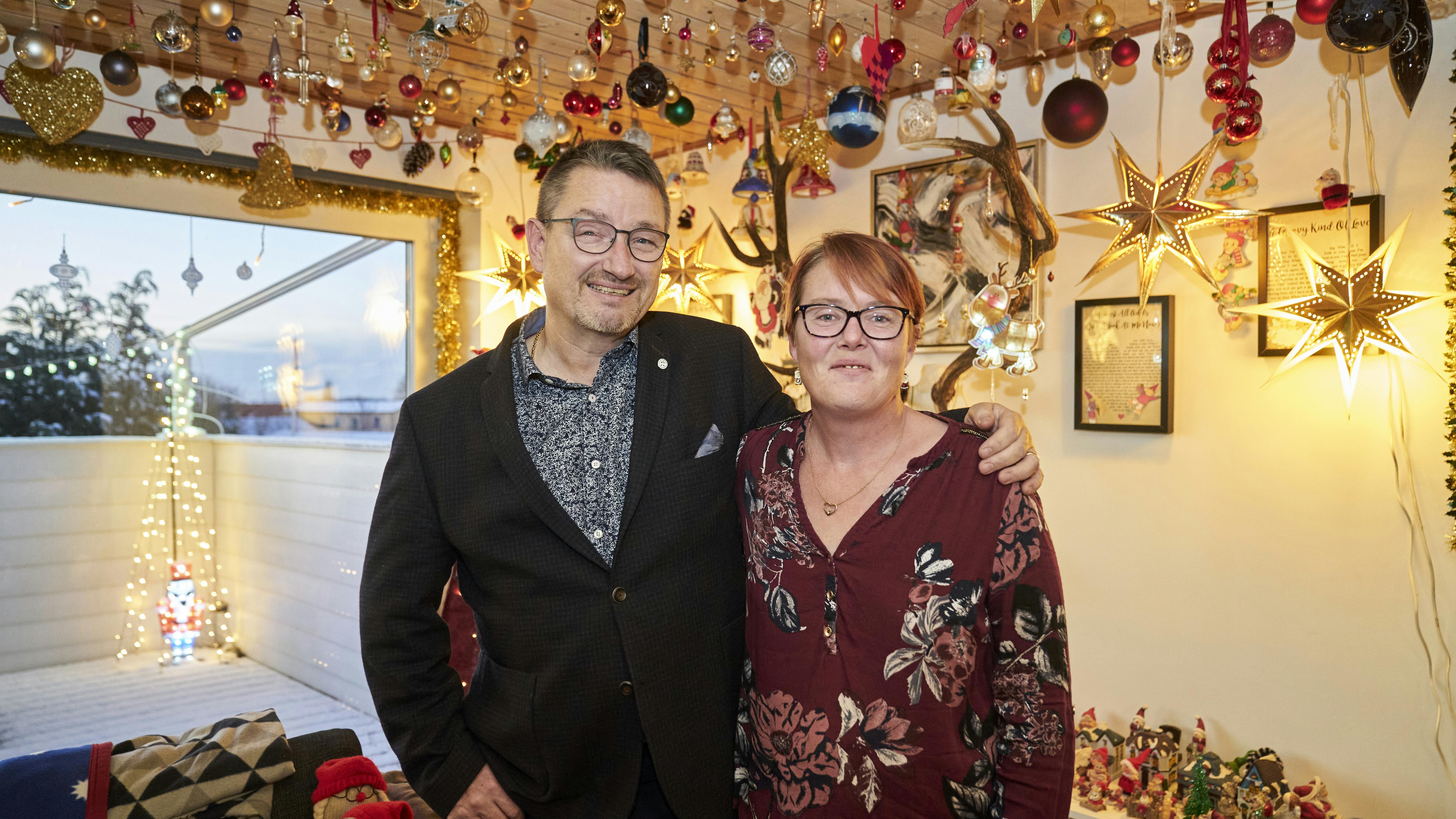 Lene og Felex Pedersen fra Grevinge i Odsherred har et så julepyntet hjem og så mange julekugler, at selv Gertrud Sand ville have sagt stop for længst.