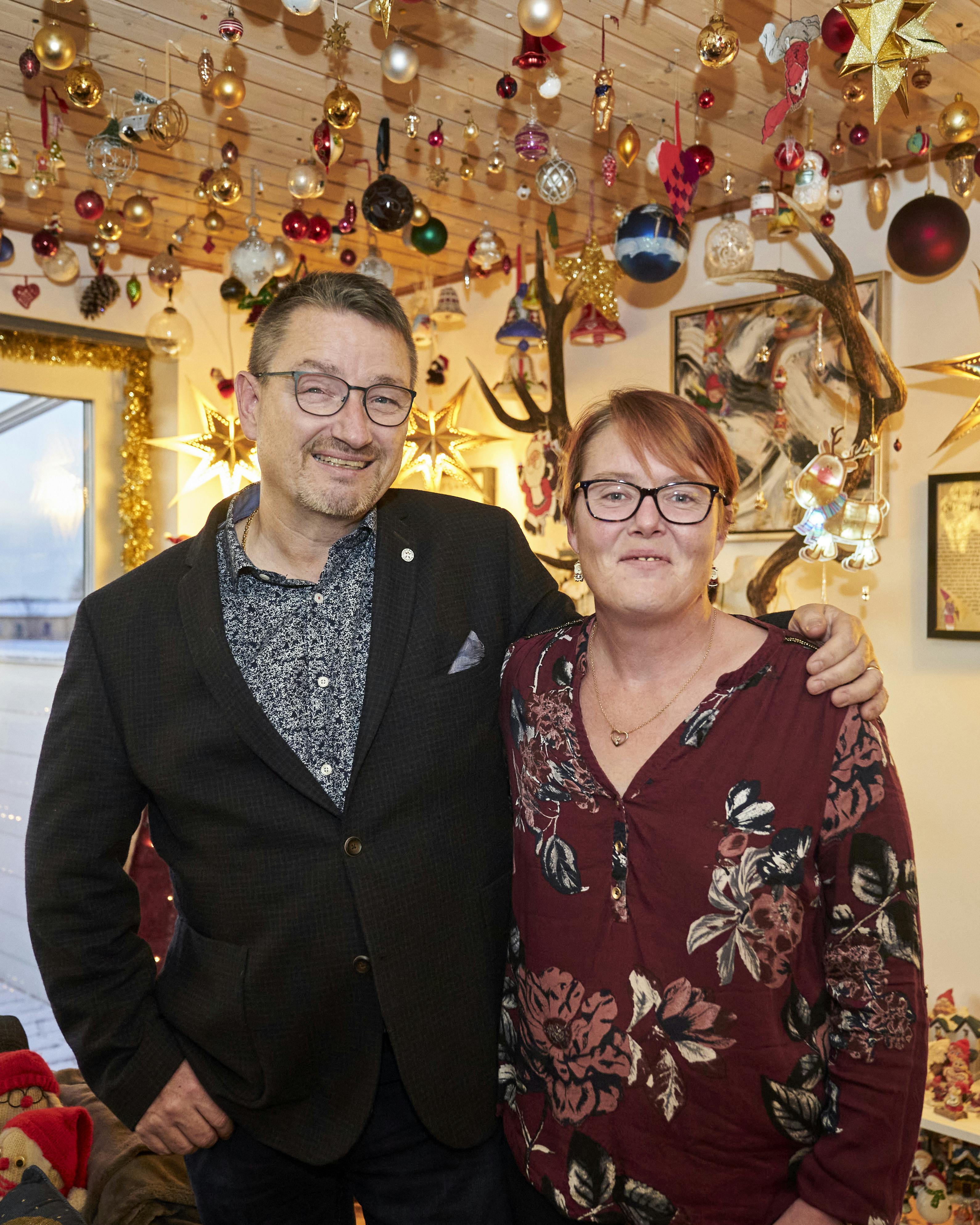 Lene og Felex Pedersen fra Grevinge i Odsherred har et så julepyntet hjem og så mange julekugler, at selv Gertrud Sand ville have sagt stop for længst.