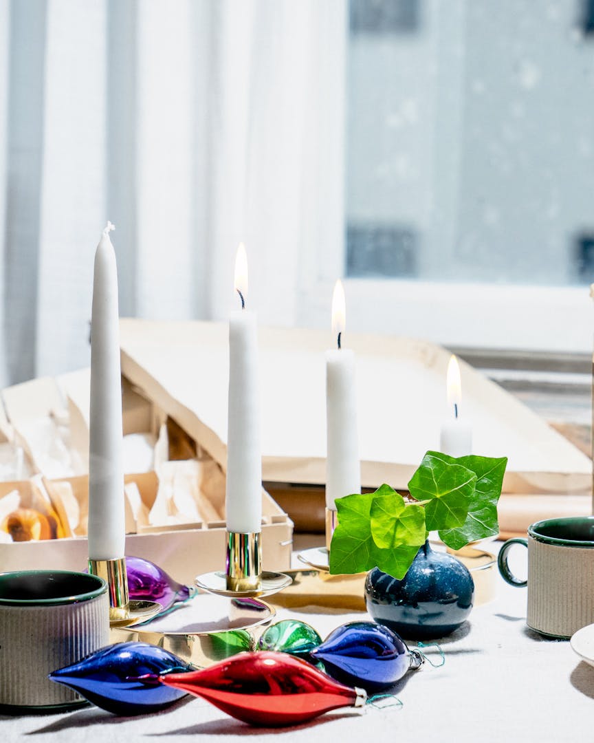 Sådan dækker du et smukt julebord af genbrugsguld