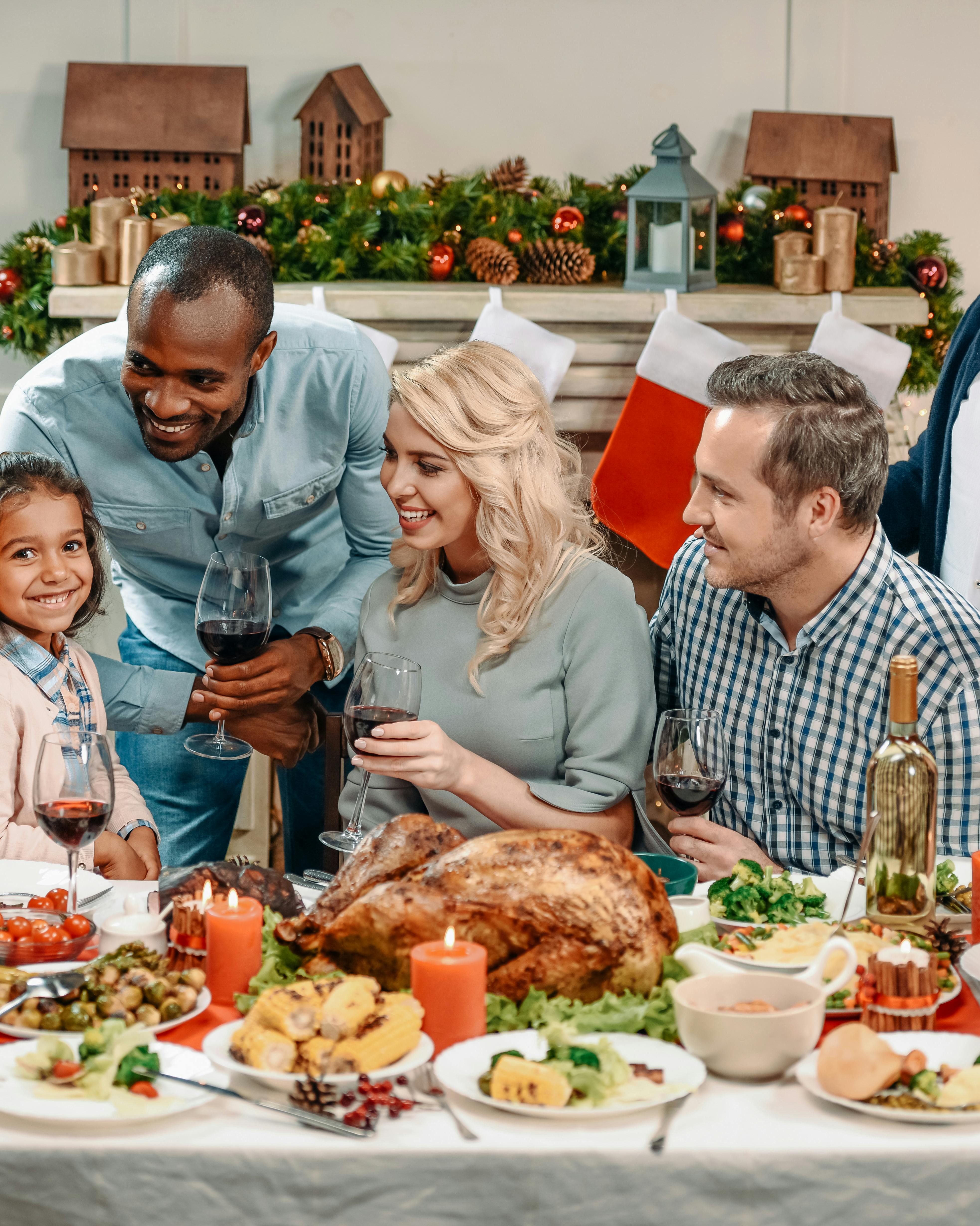 Familie fejrer jul