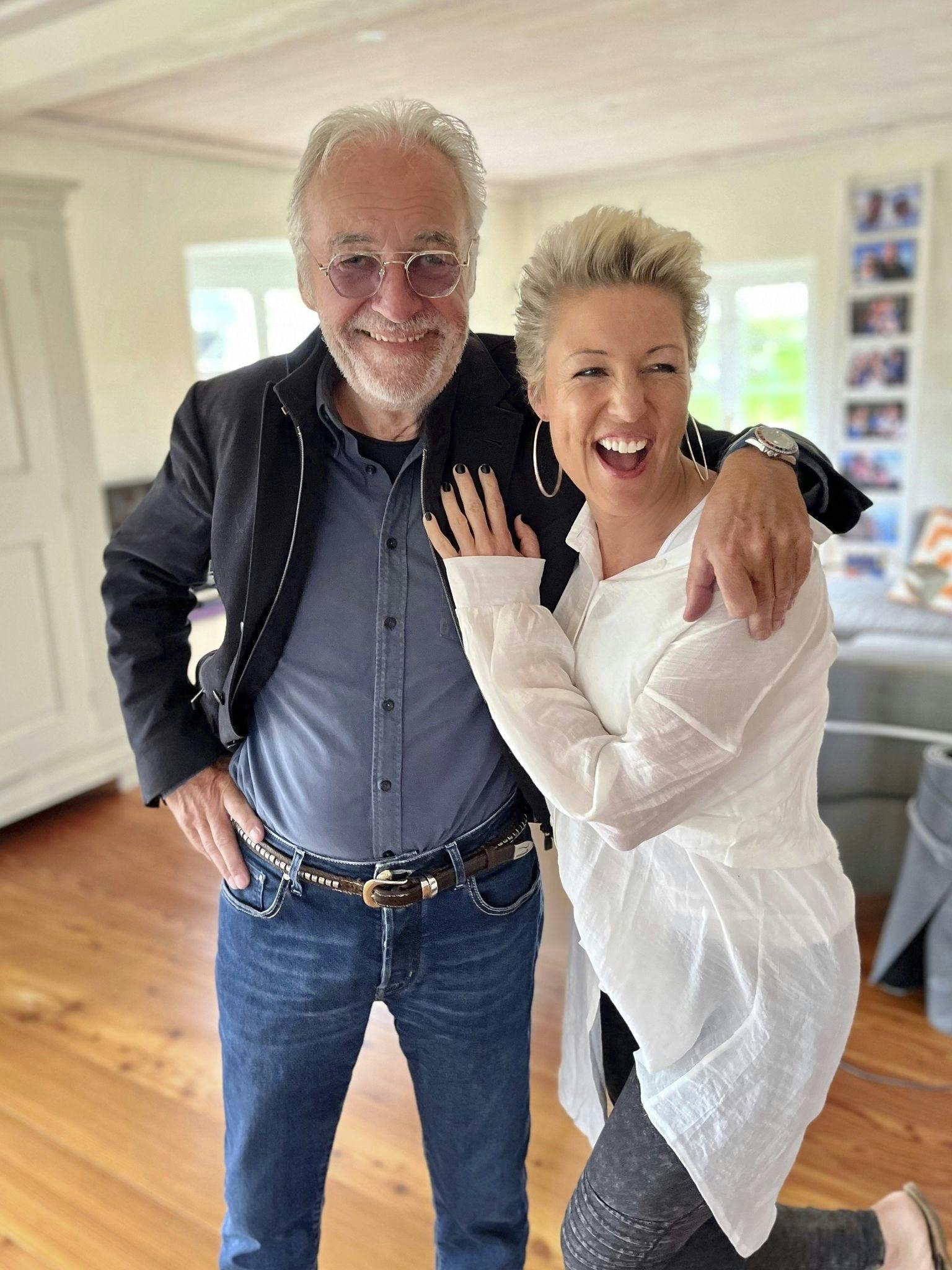 Jørgen Olsen og Alexandra Hoffmann fra Tyskland har sammen indspillet en duet med titlen "Lights of Freedom". Den er med på Alexandra Hoffmanns album "Grün" og produceret af Sten Lindegaard.