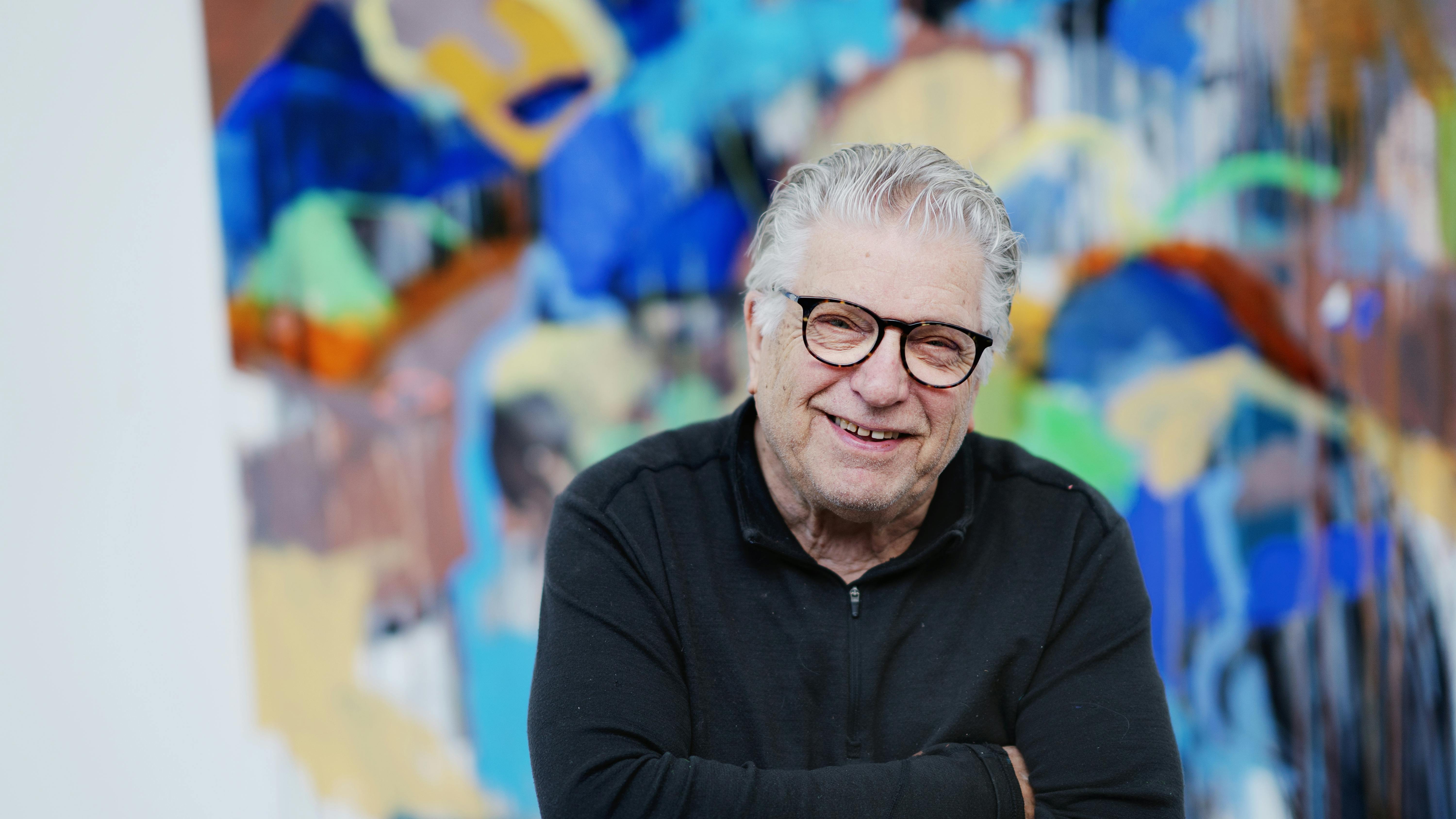 Leif Sylvester Petersen er både kunstmaler, billedhugger, sanger, musiker, komponist, skuespiller og forfatter. I en stor artikel fortæller han over to afsnit til Familie Journal om hele sit spændende liv.