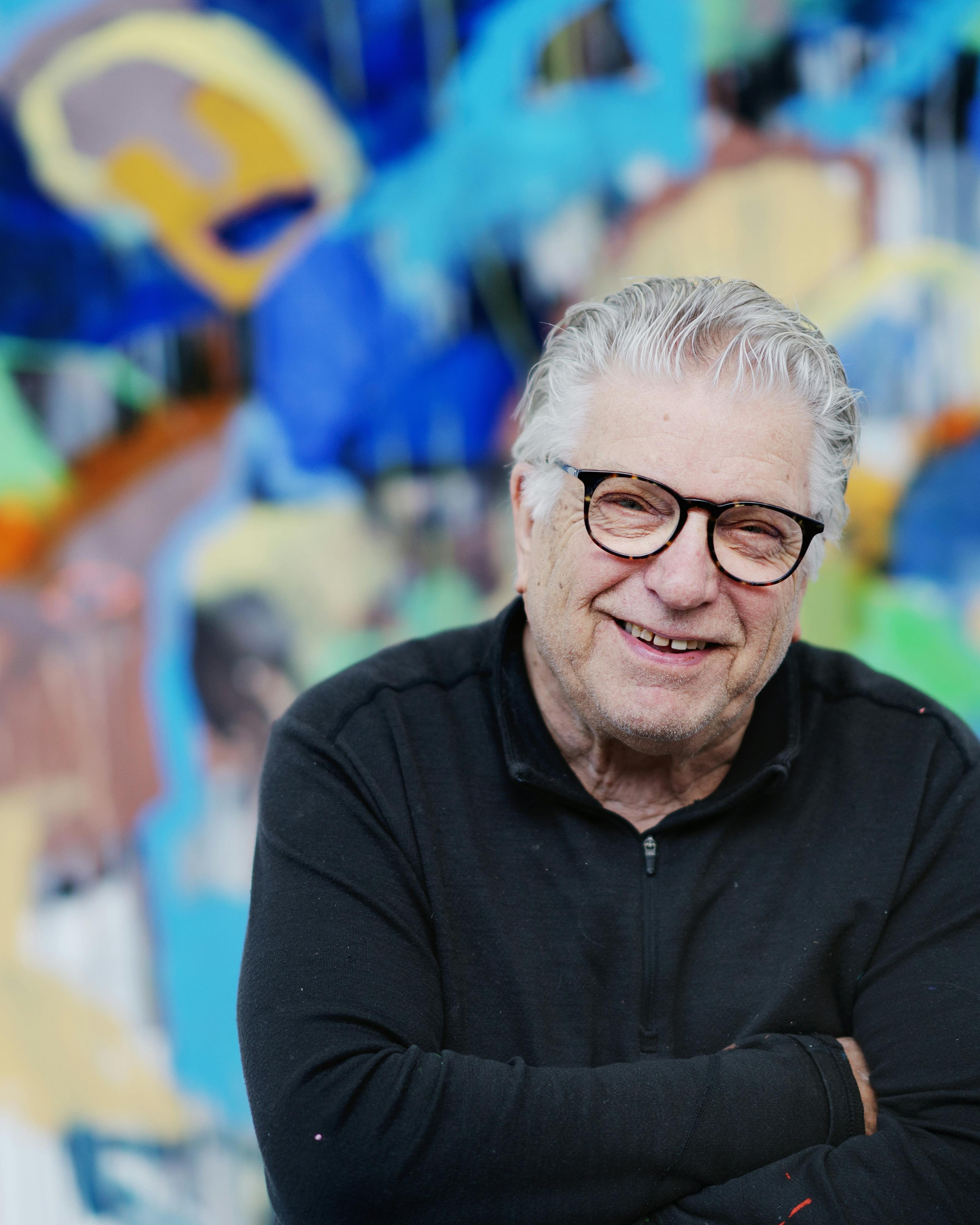Leif Sylvester Petersen er både kunstmaler, billedhugger, sanger, musiker, komponist, skuespiller og forfatter. I en stor artikel fortæller han over to afsnit til Familie Journal om hele sit spændende liv.
