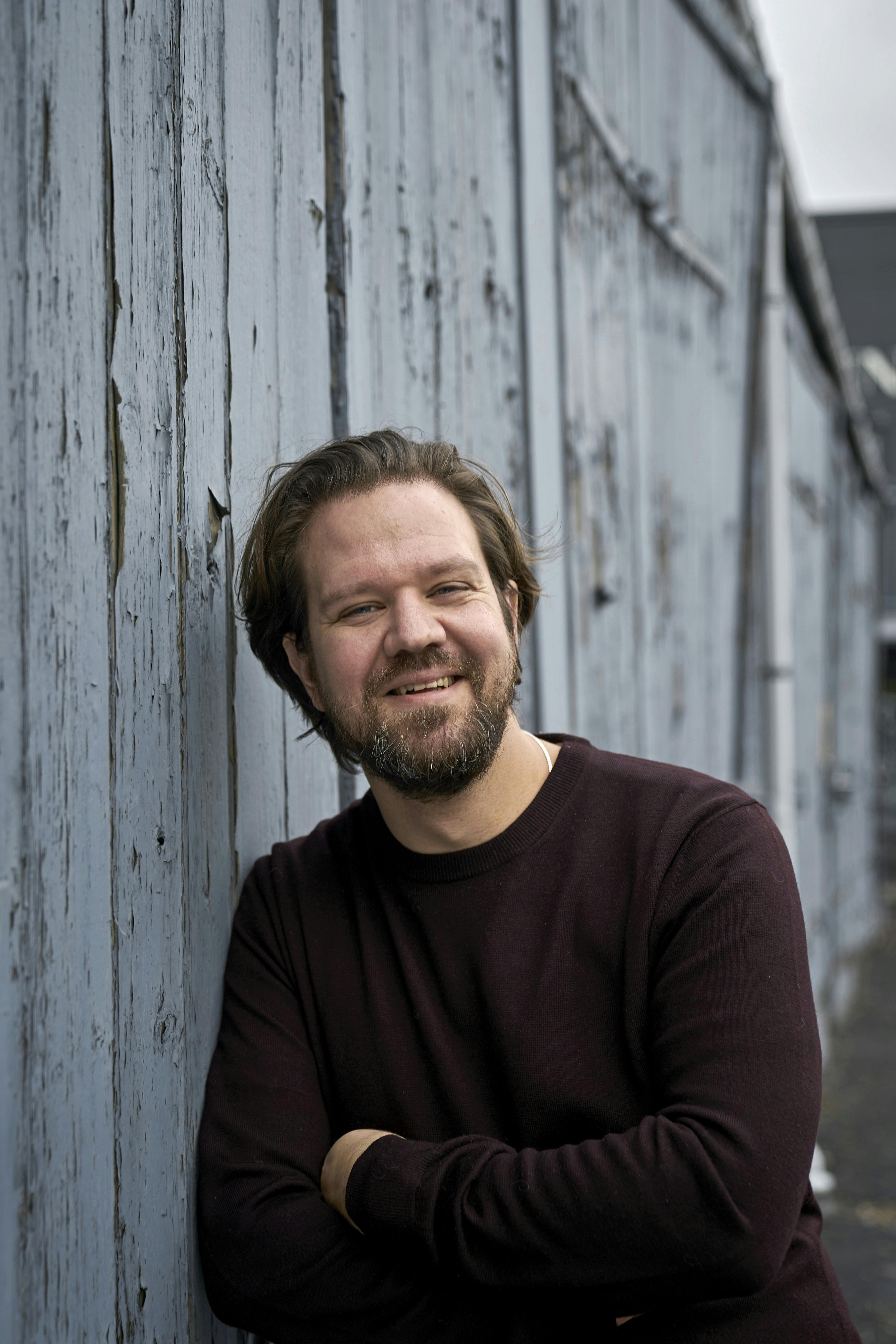 Standupkomikeren Thomas Warberg er født den 11. juni 1985 i Toftlund. Han bor på Frederiksberg sammen med sin kæreste Julie og deres søn Alfred på ni måneder.