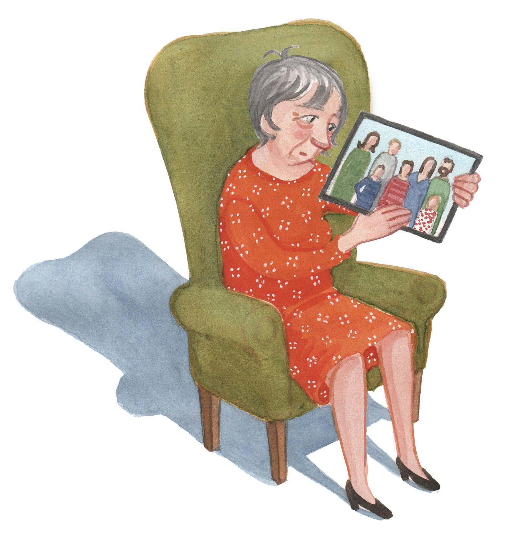 Ældre kvinde ser trist ud