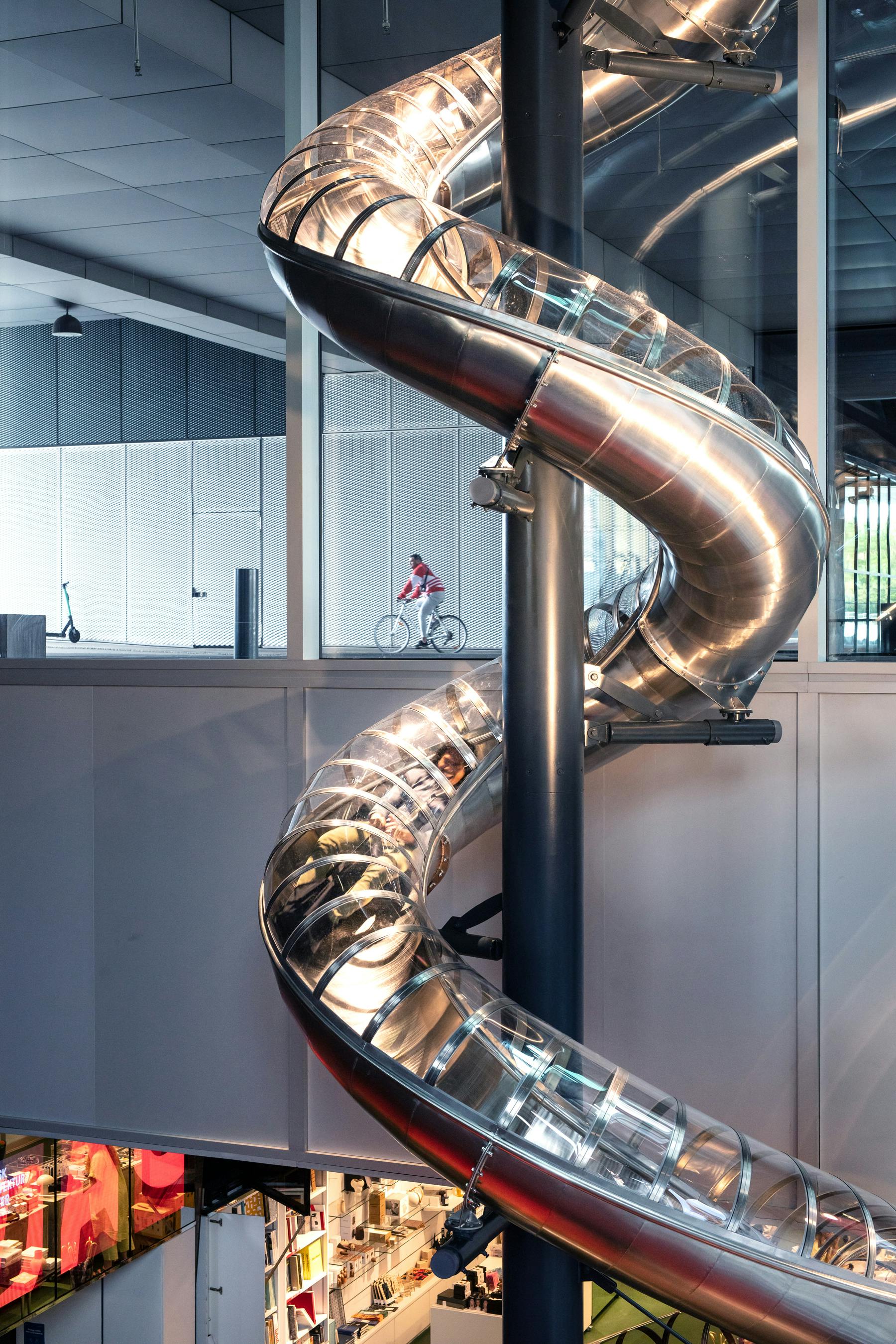 Byg huse og tag en rutsjetur i DAC.