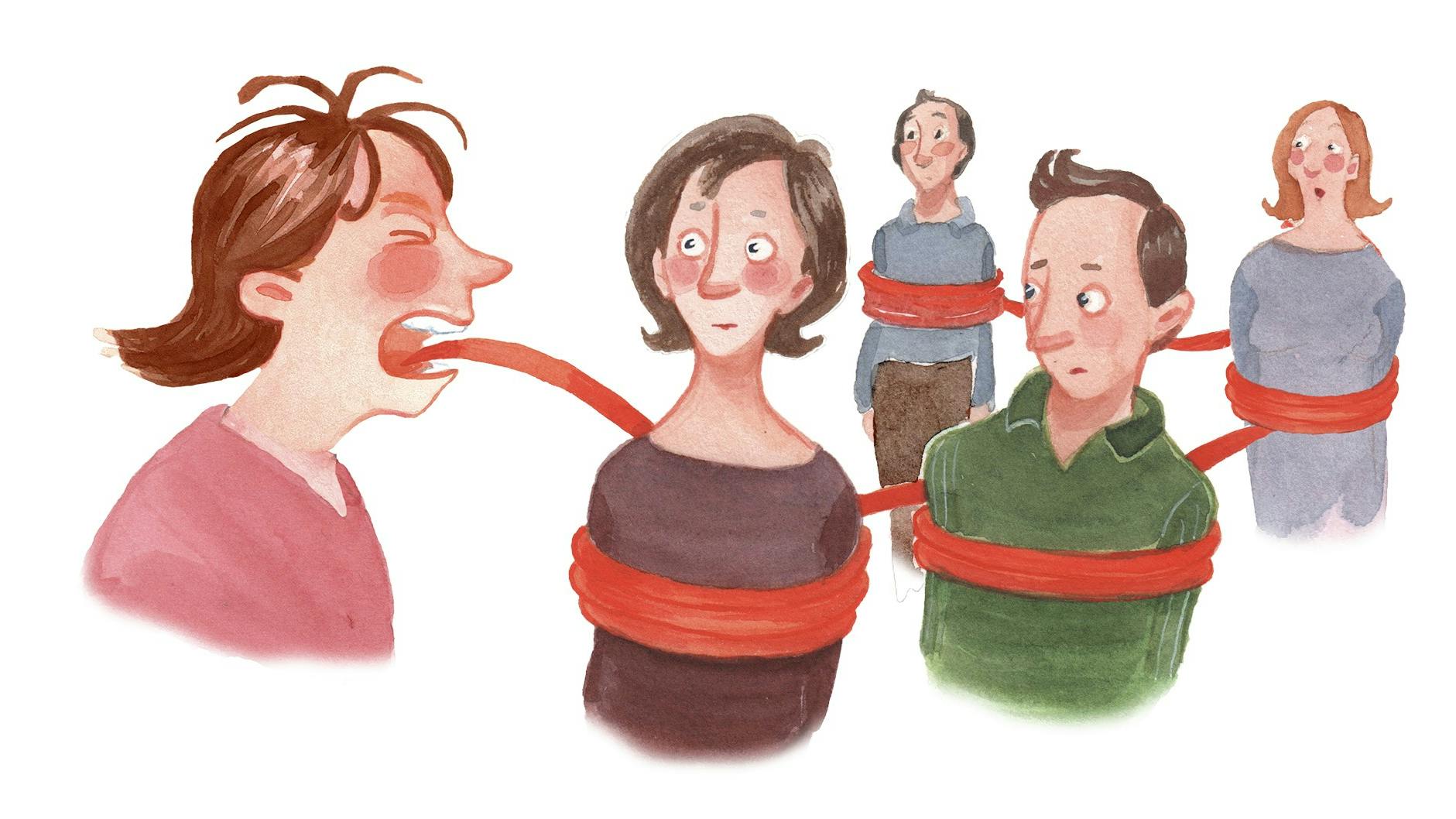 Kvinde snakker, men andre ser på