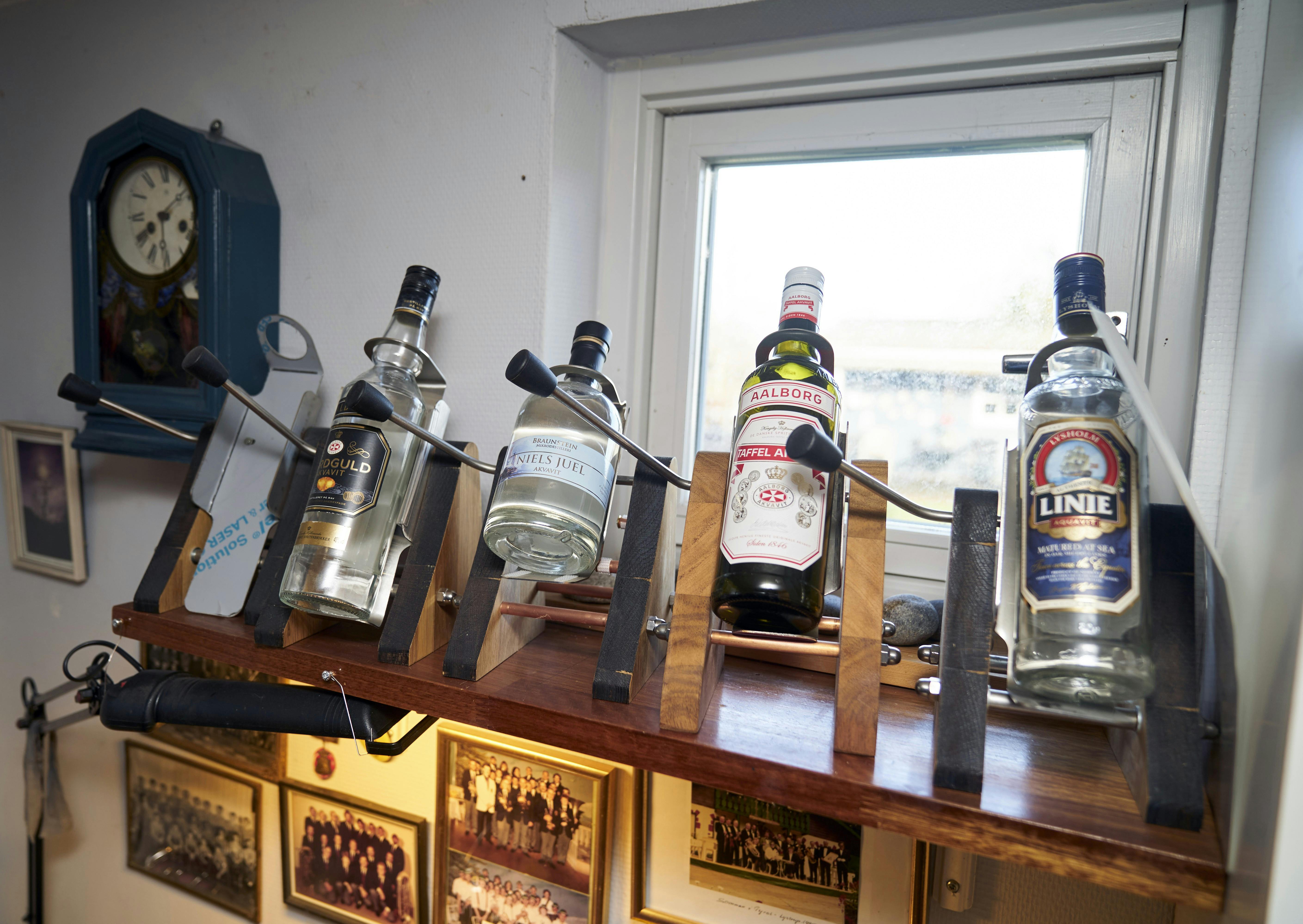 Tonnys snapsegynger i værkstedet.