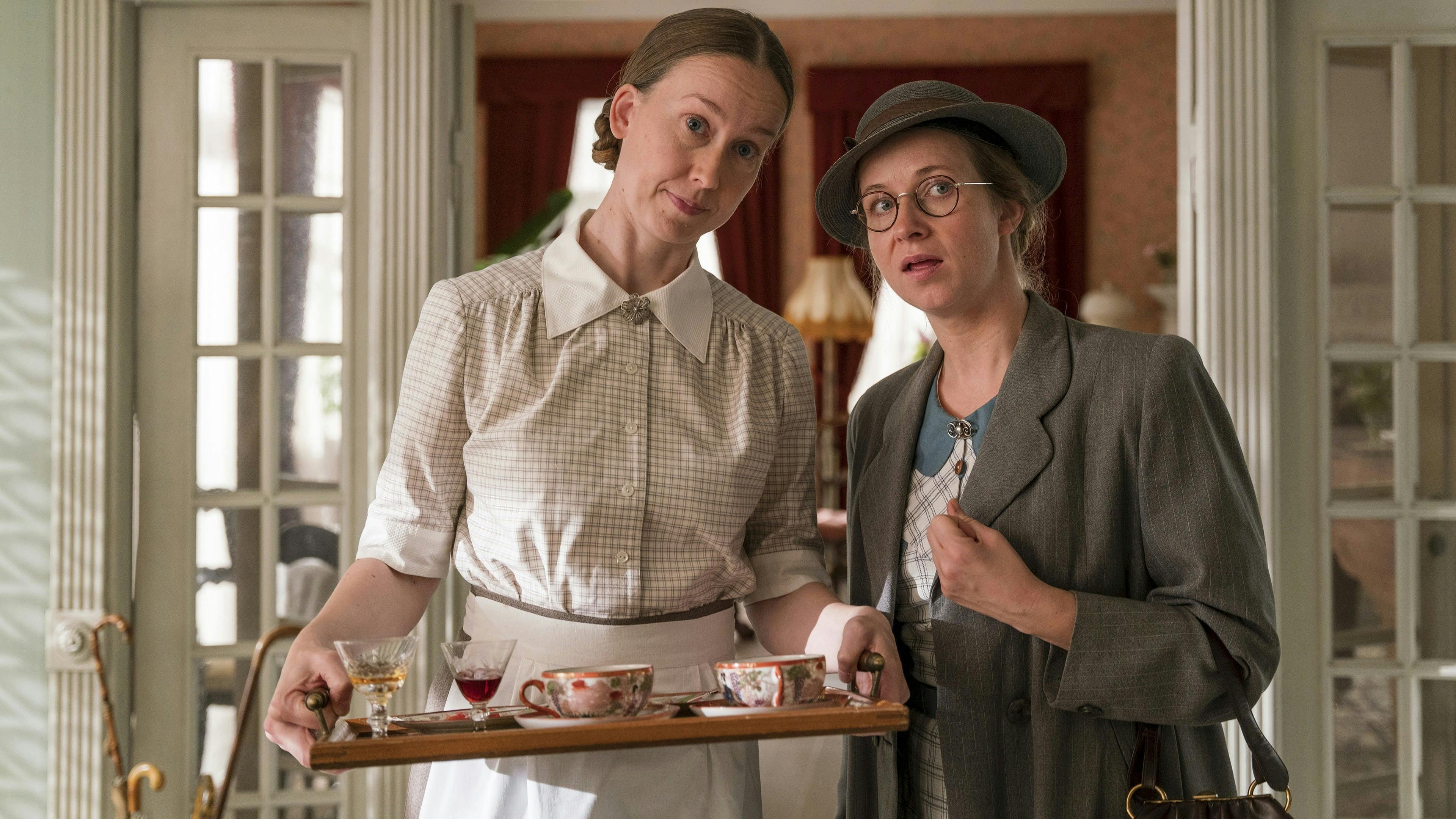 De underholdende dialoger mellem den stramme Otilia (Merete Mærkedahl) og den livsglade Edith har været en fornøjelse at se.