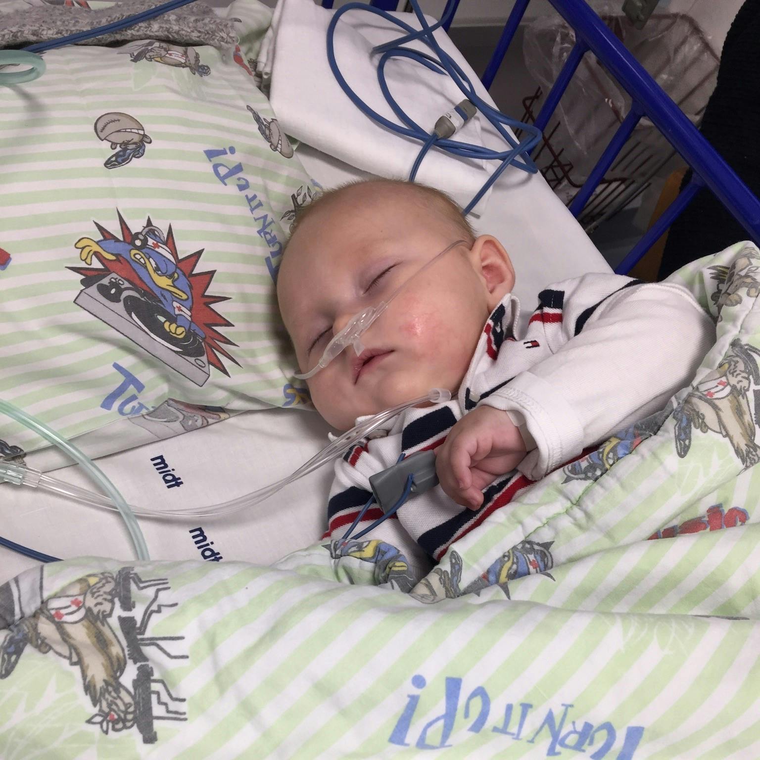 August var blot tre måneder gammel, da hans forældre fik mistanke om, at der var noget galt.