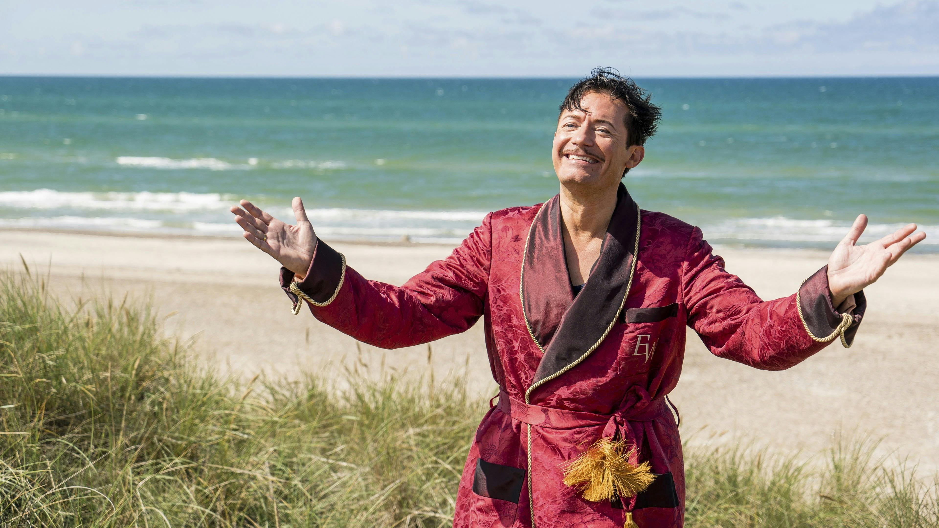 Jens Jacob Tycksen i rollen som Edward Weyse.