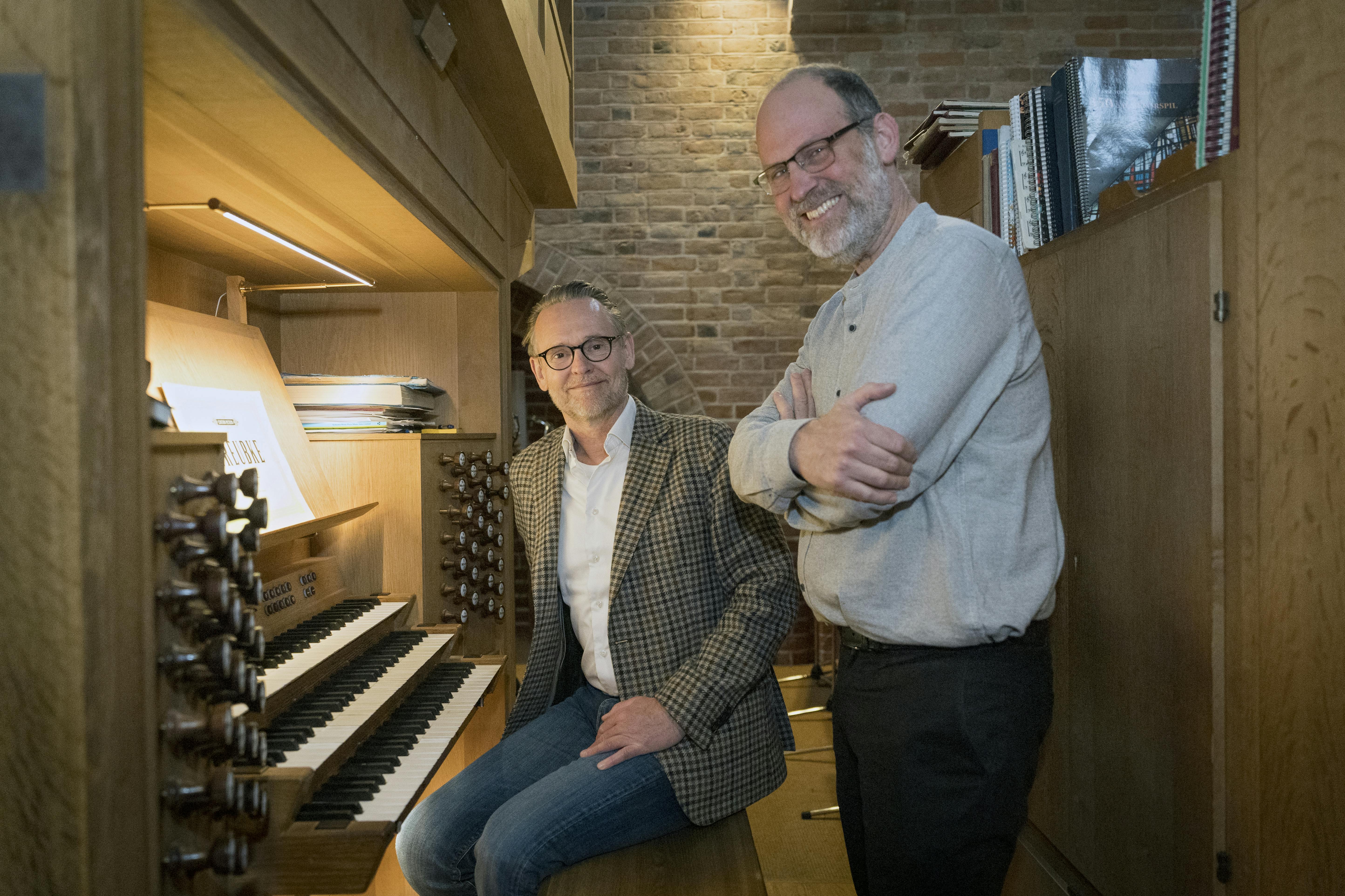 Sognepræst Otto Lundgaard med organist Jens Henrik Petersen, Sct. Bendts Kirke, Ringsted.