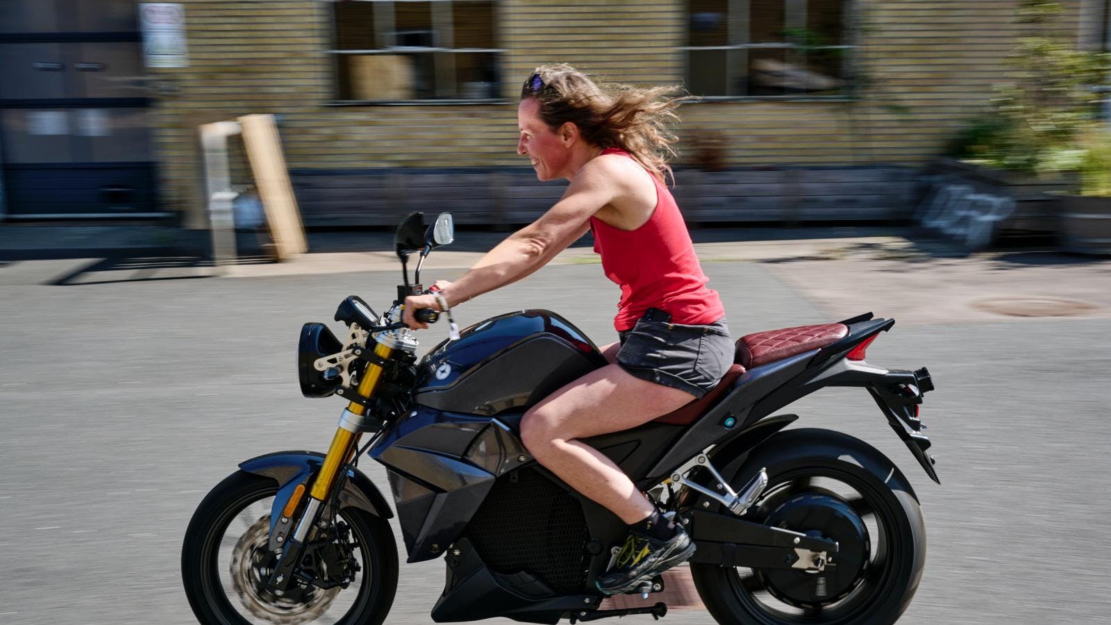 Fart er lig med frihed, i hvert fald hvis man spørger de kvindelige motorcyklister, der deltog på Gasolina, Danmarks første motorcykelfestival for kvinder.