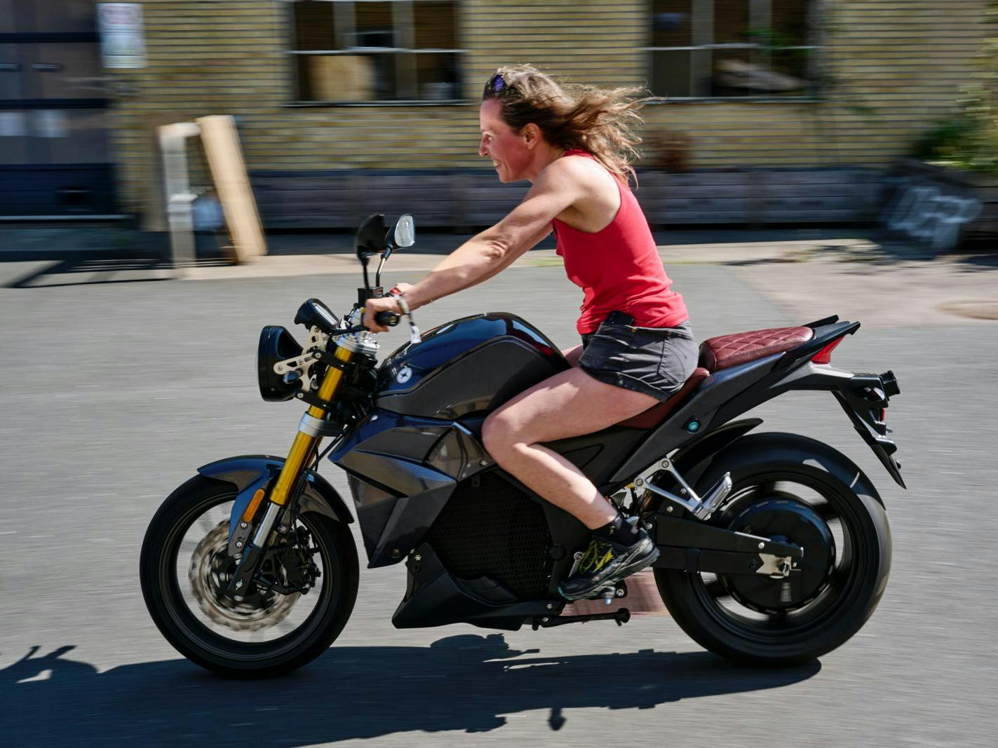 Fart er lig med frihed, i hvert fald hvis man spørger de kvindelige motorcyklister, der deltog på Gasolina, Danmarks første motorcykelfestival for kvinder. 