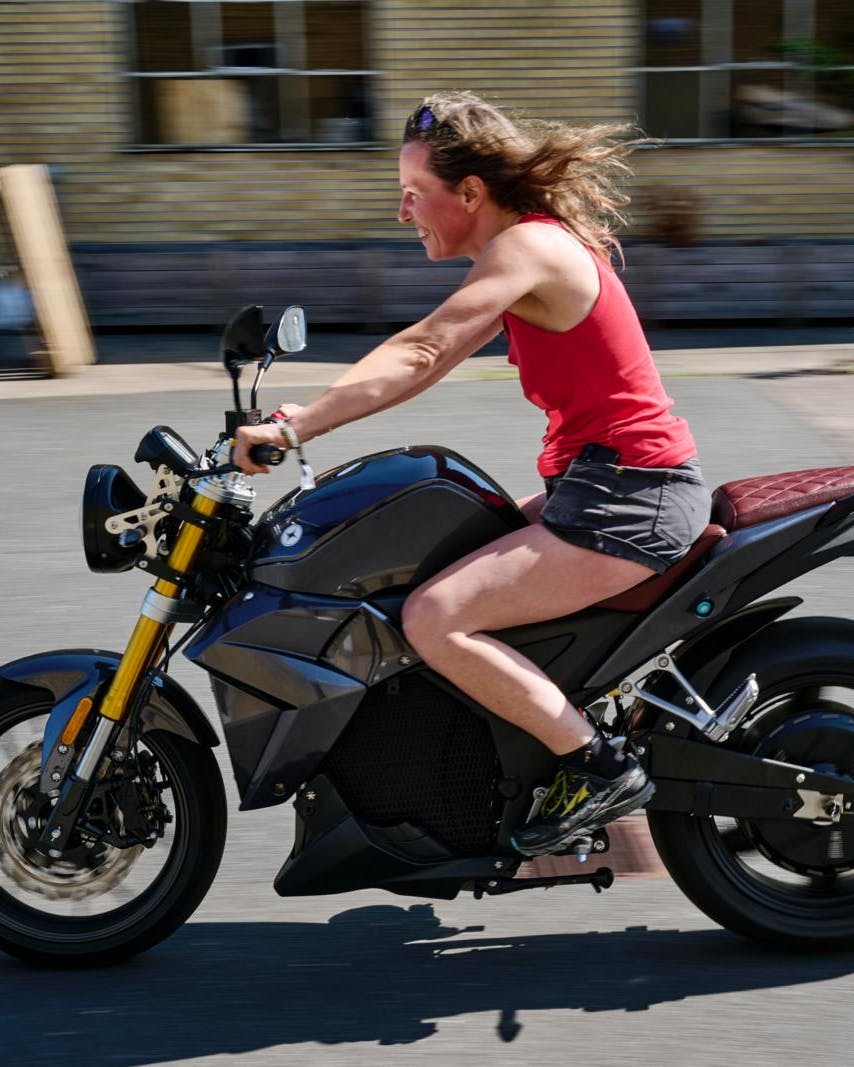 Fart er lig med frihed, i hvert fald hvis man spørger de kvindelige motorcyklister, der deltog på Gasolina, Danmarks første motorcykelfestival for kvinder.