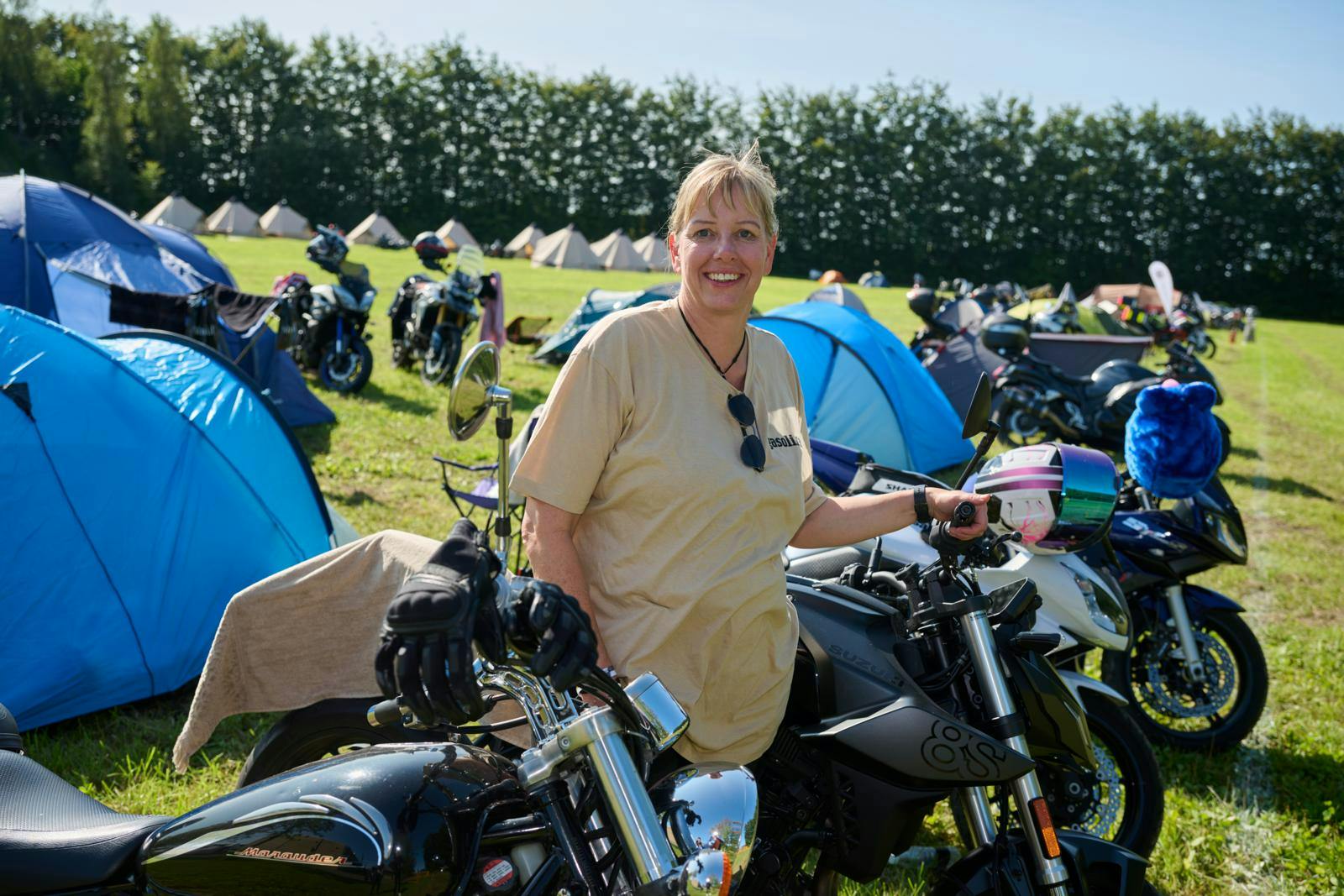 Trine Bruun Rasmussen har taget kørekort til motorcykel, fordi hun ikke længere vil nøjes med at sidde bagpå. 