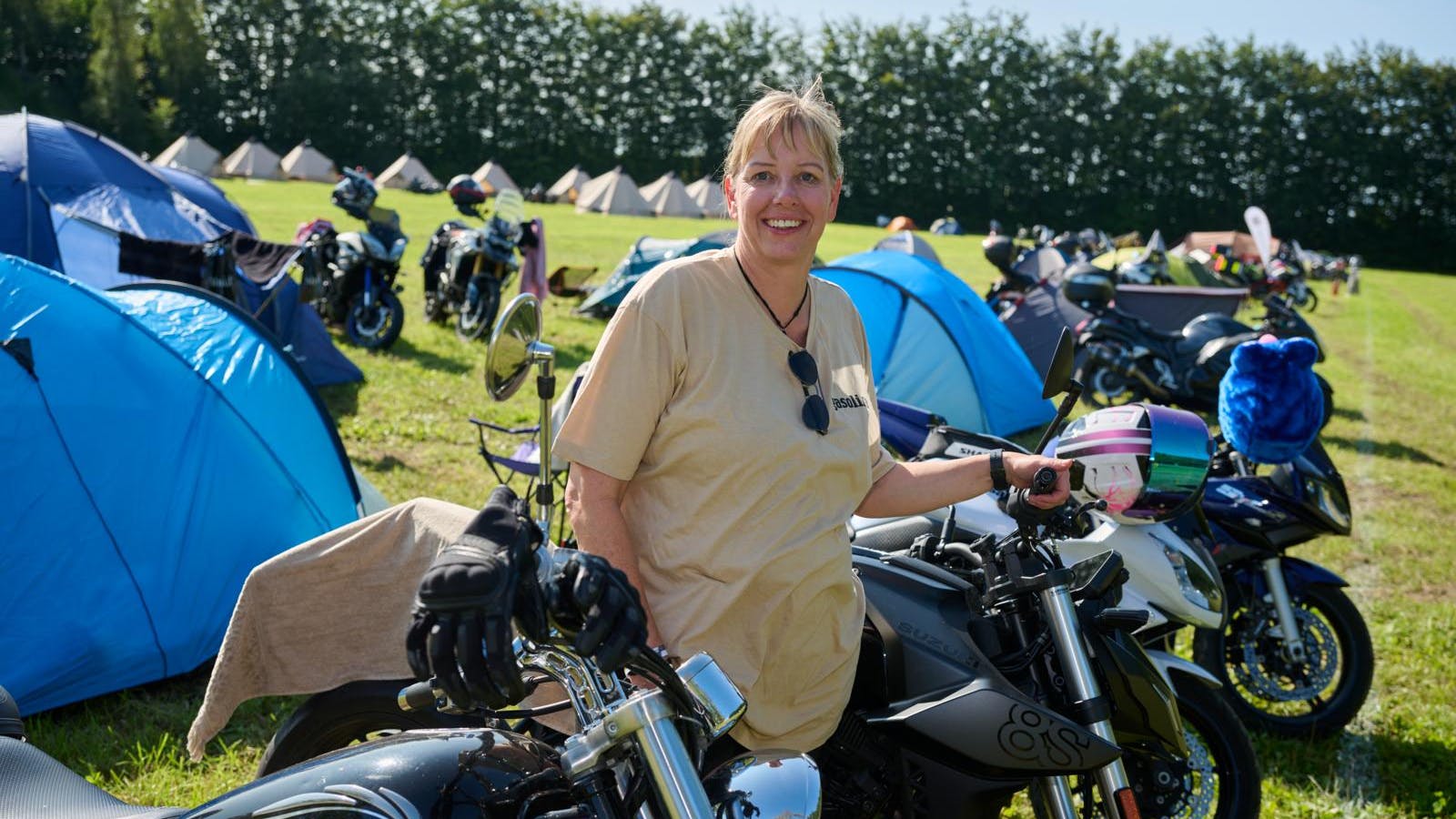 Trine Bruun Rasmussen har taget kørekort til motorcykel, fordi hun ikke længere vil nøjes med at sidde bagpå. 