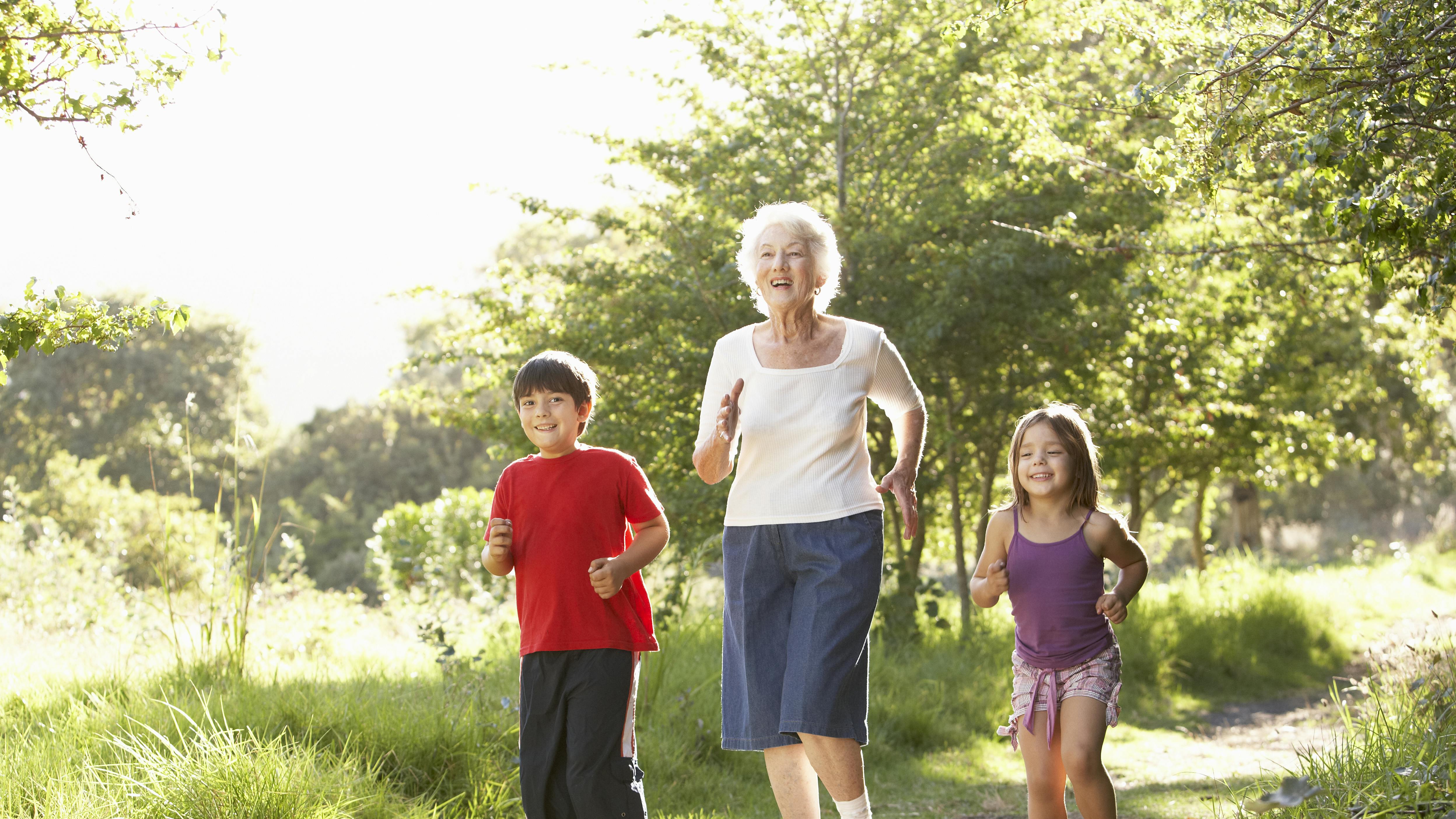 Bedstemor med sine børnebørn
