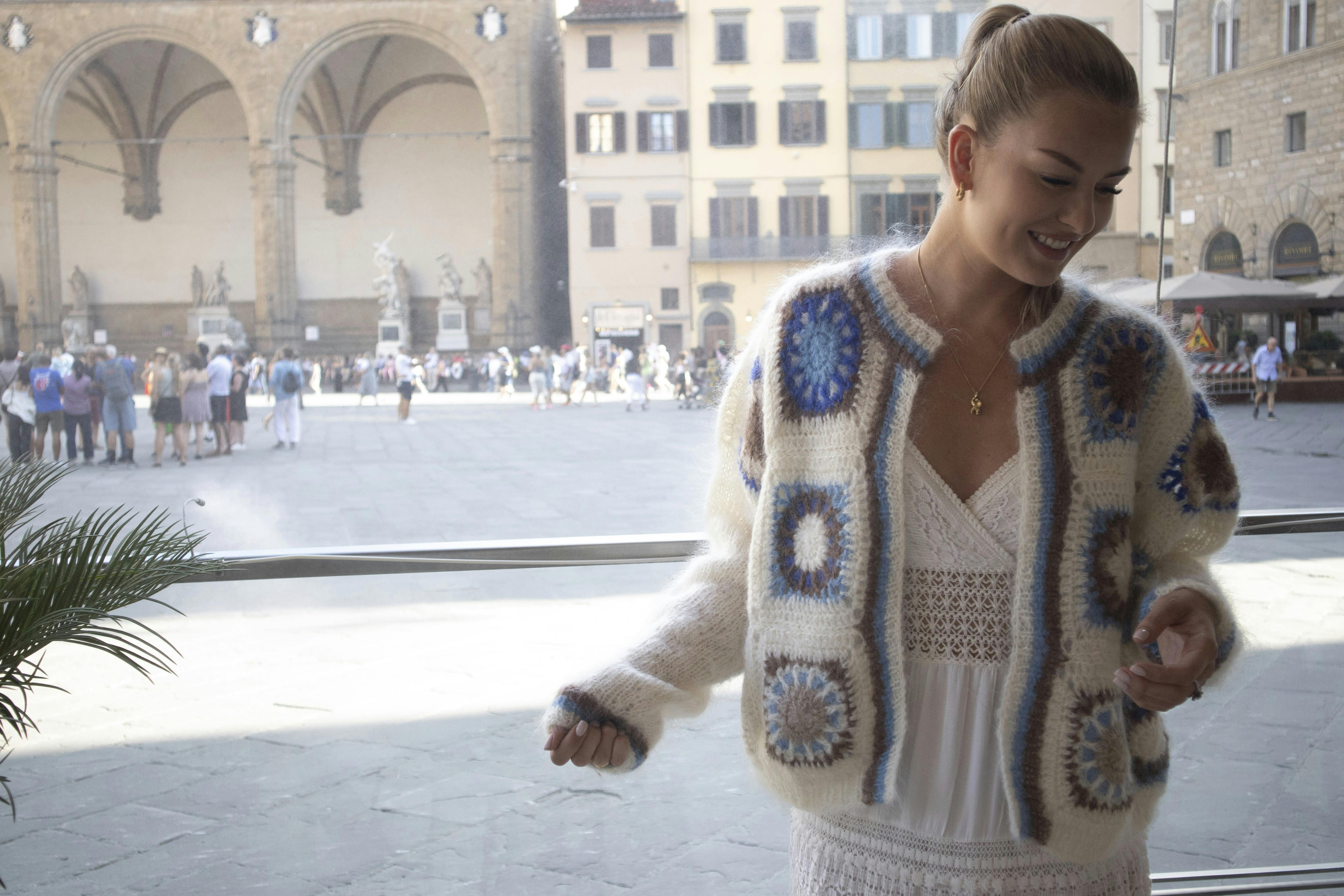 Hæklettrøje med bedstemorfirkanter