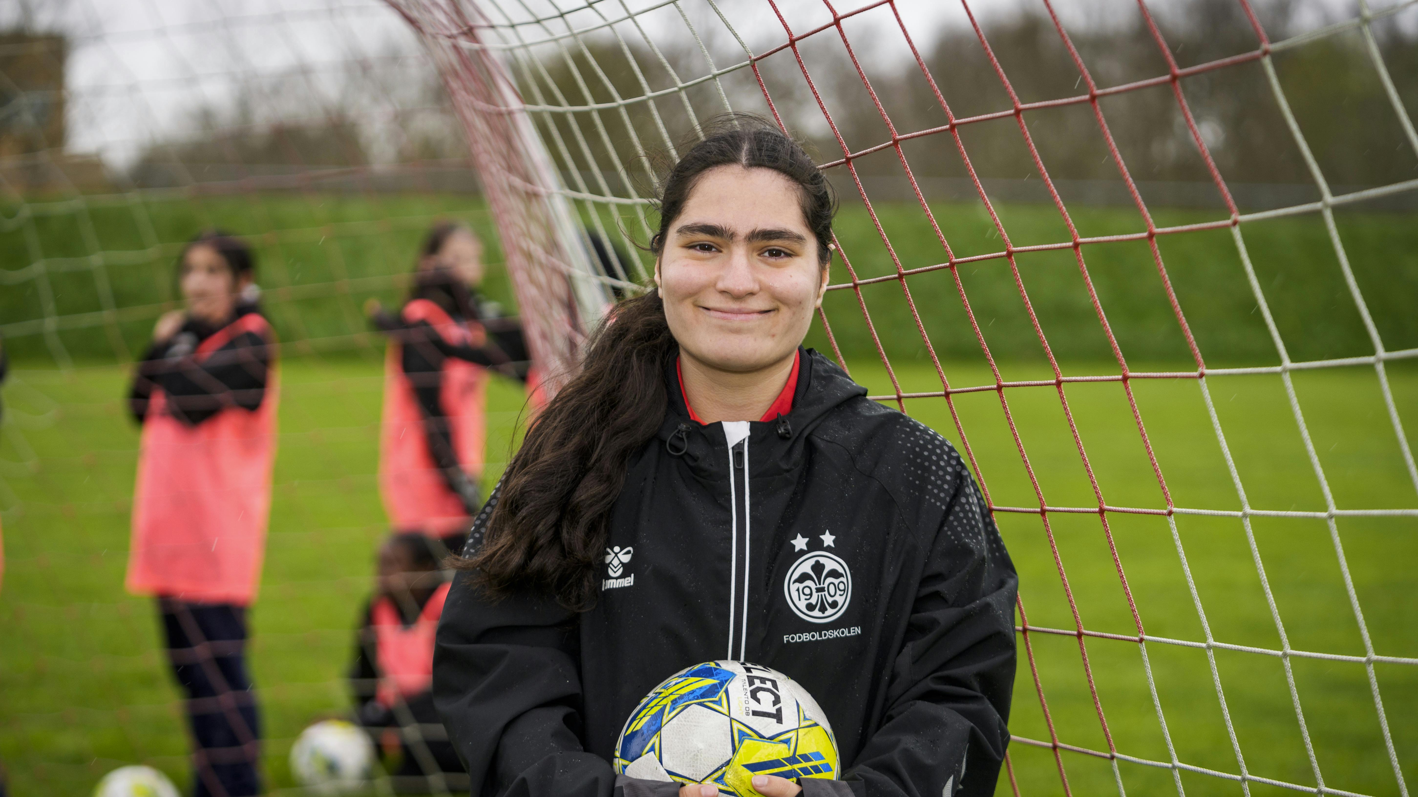 Elan træner pigefodbold i Vollsmose i Odense