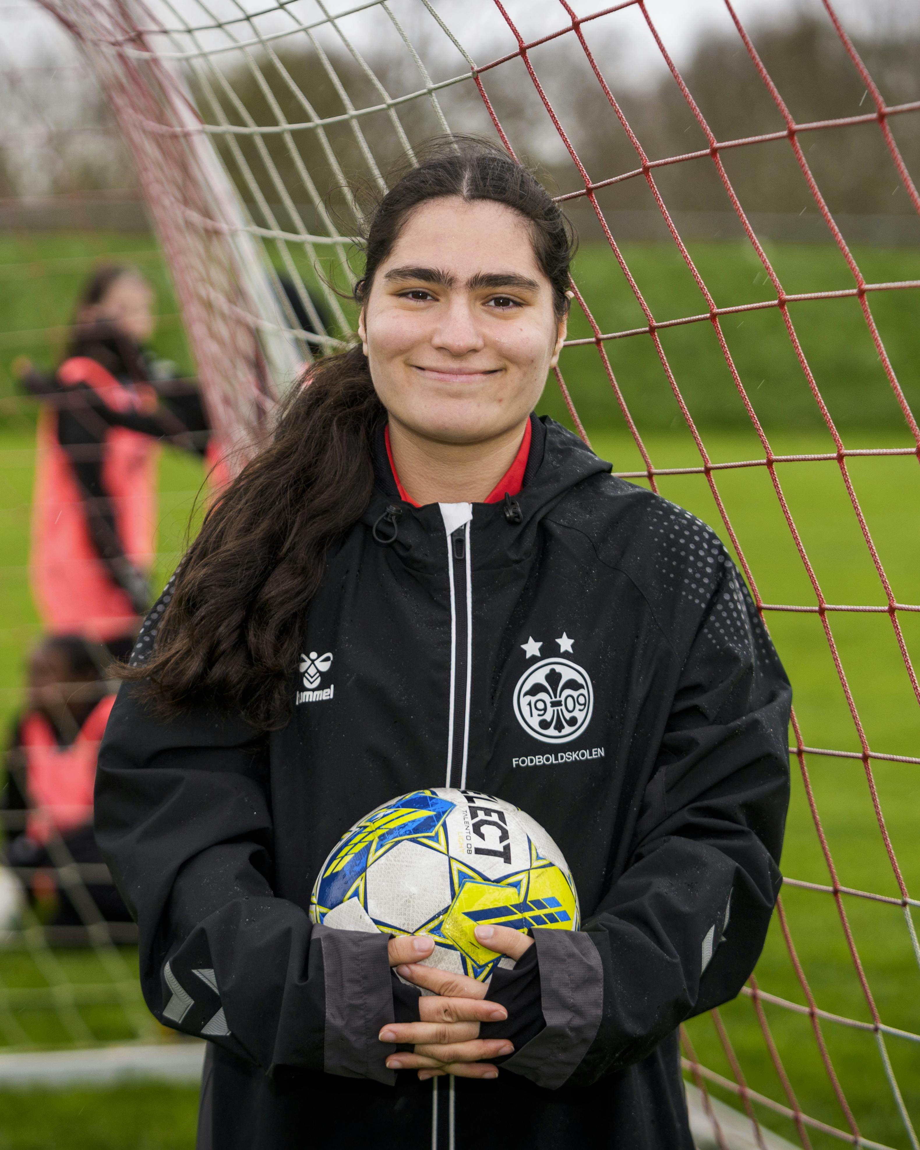 Elan træner pigefodbold i Vollsmose i Odense
