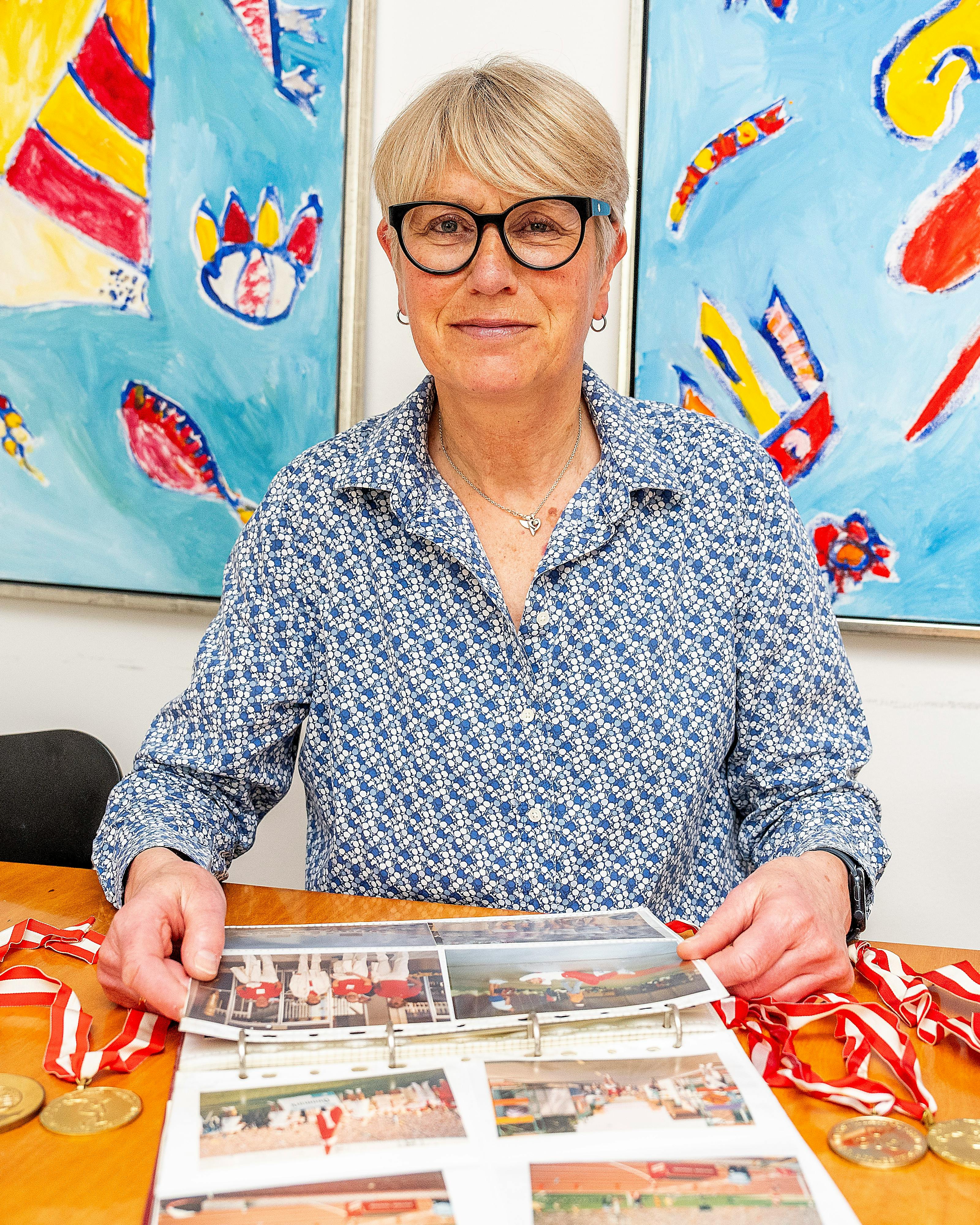 Dorthe Rasmussen med sine medaljer