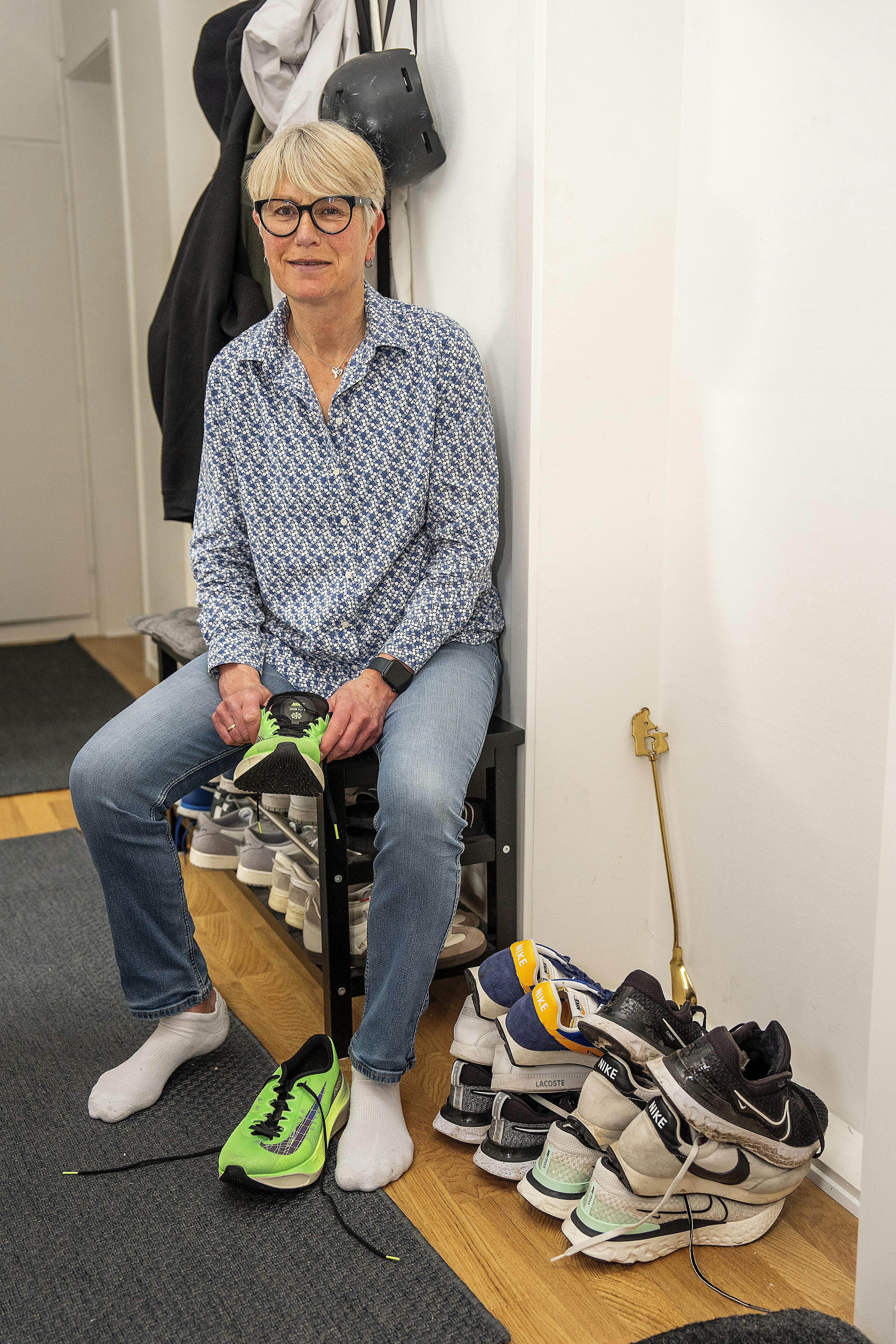 Dorthe er i gang med at tage løbesko