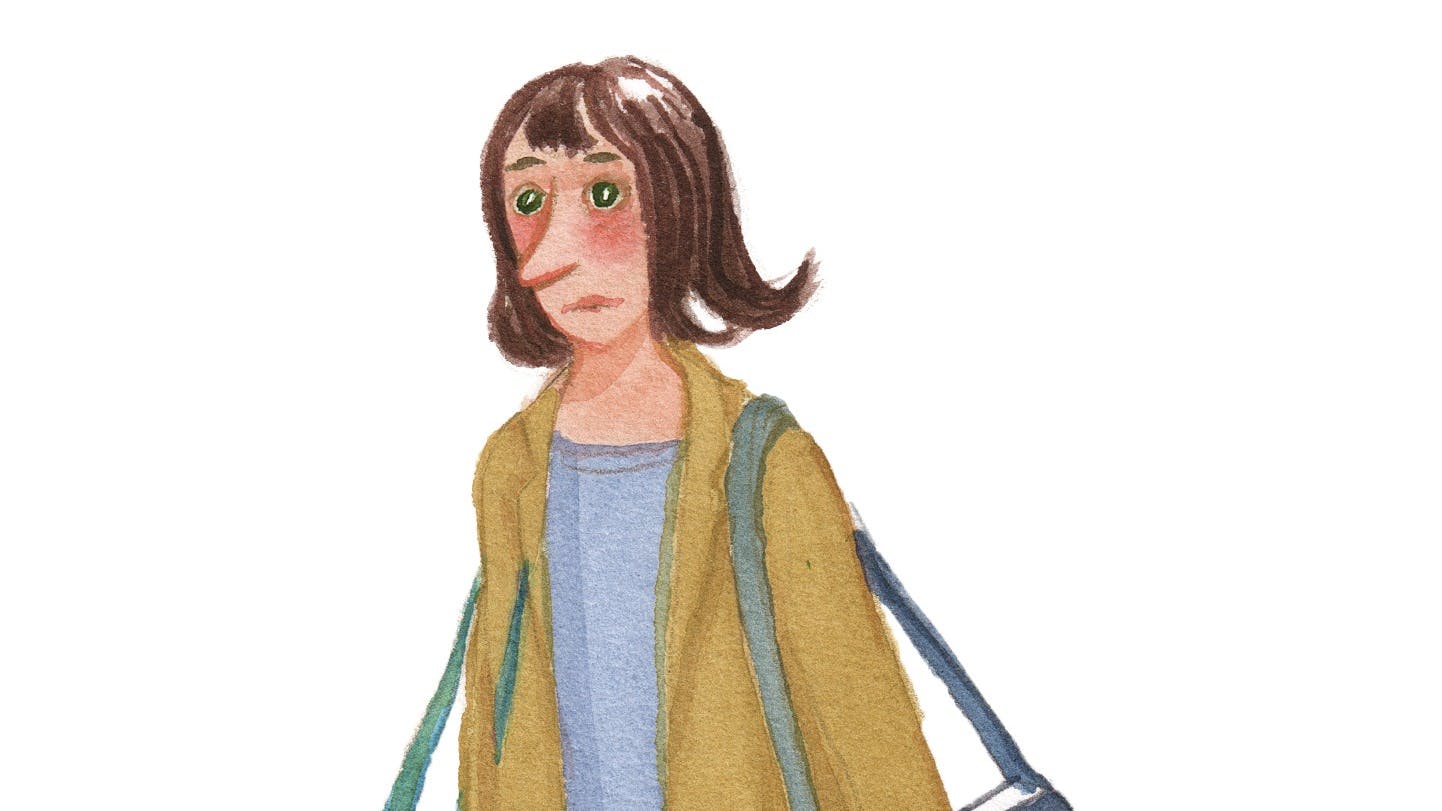 En kvinde der går med en masse indkøbsposer.