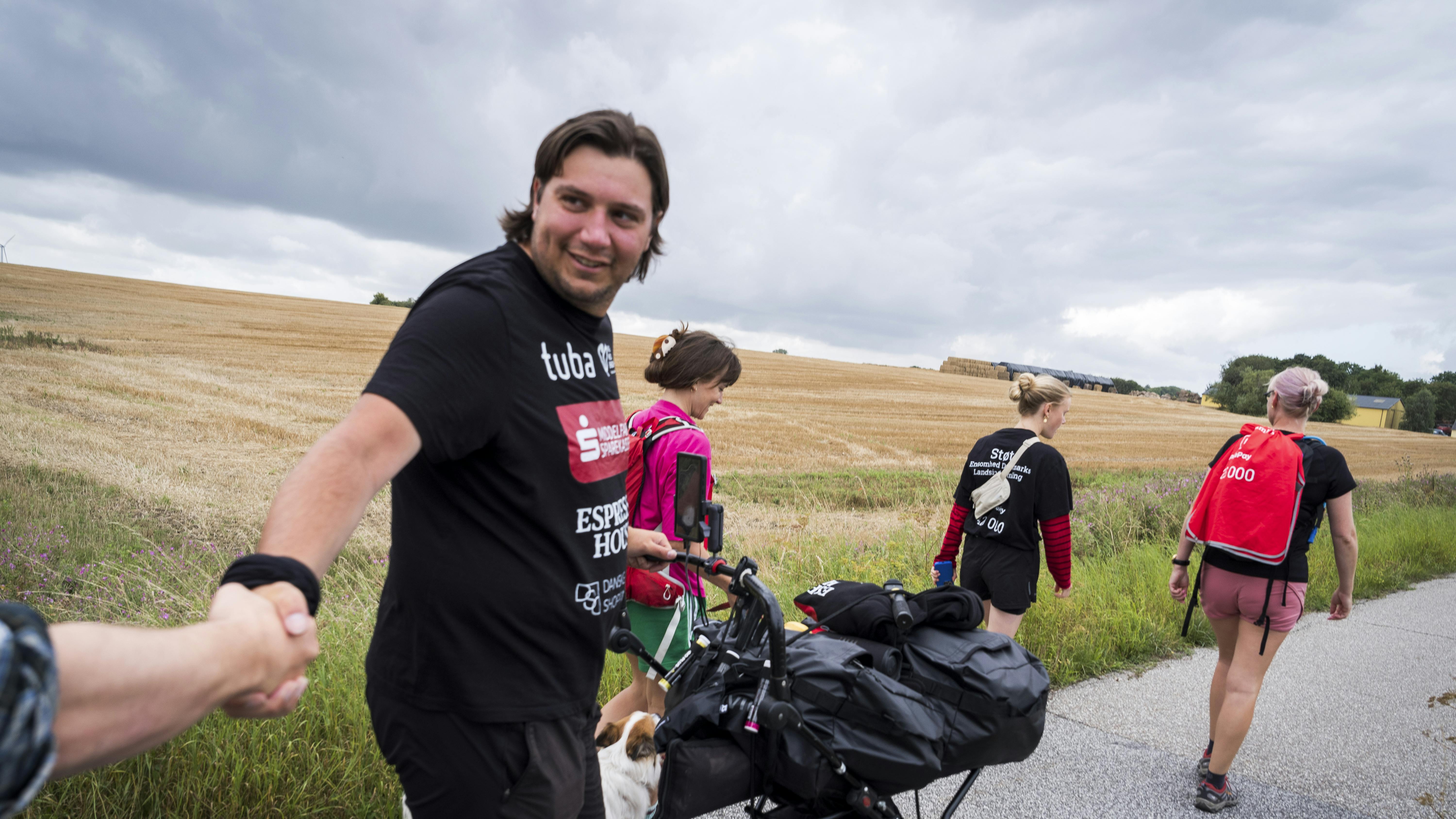 Stifteren af March mod ensomhed, 33-årige Patrick Cakirli, har en svær opvækst bag sig, og ensomhed har været en følgesvend i meget af hans voksenliv.